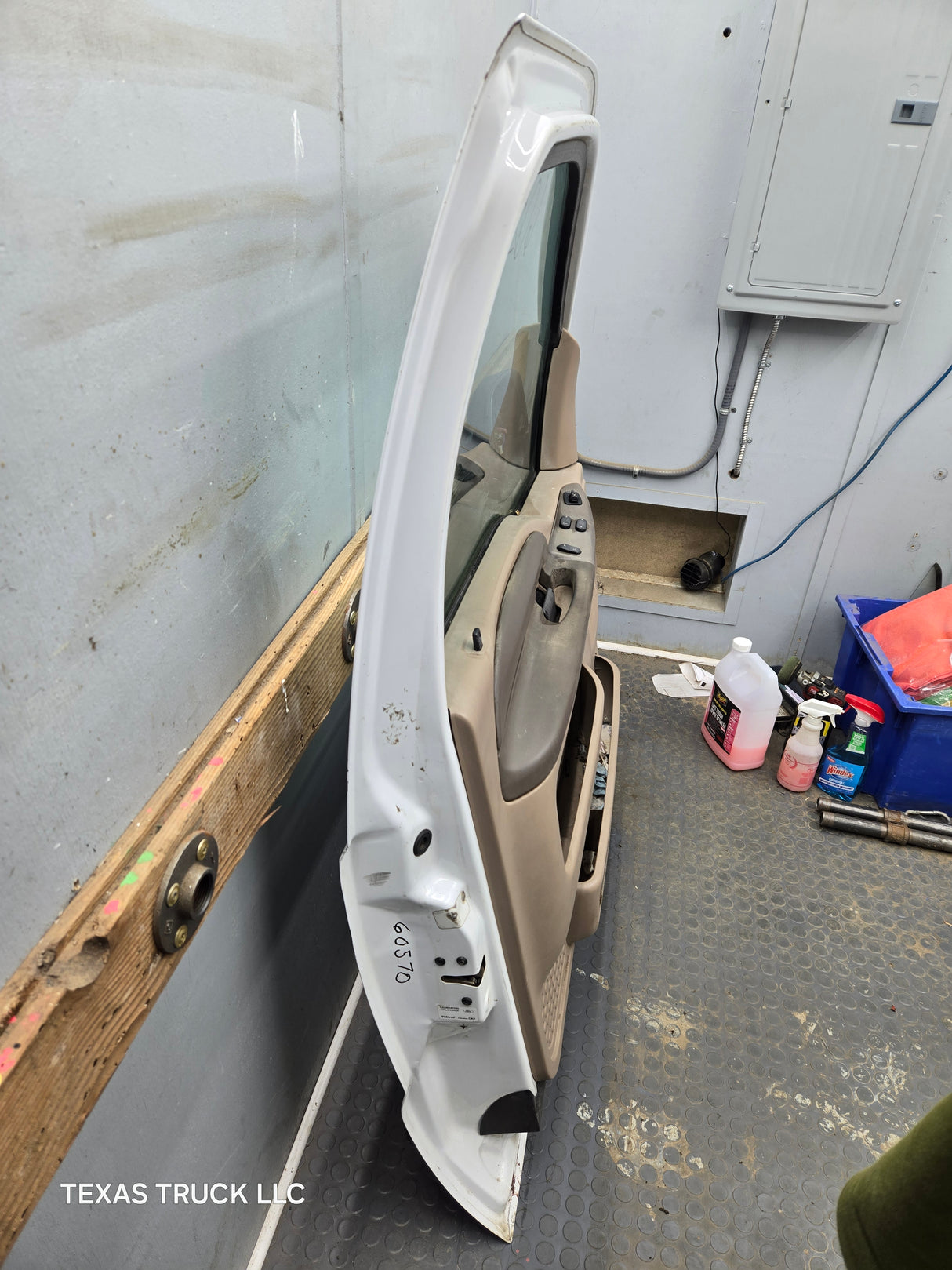 1999-2011 Ford Super Duty LH Driver Side Front Door F250 F350 F450 F550