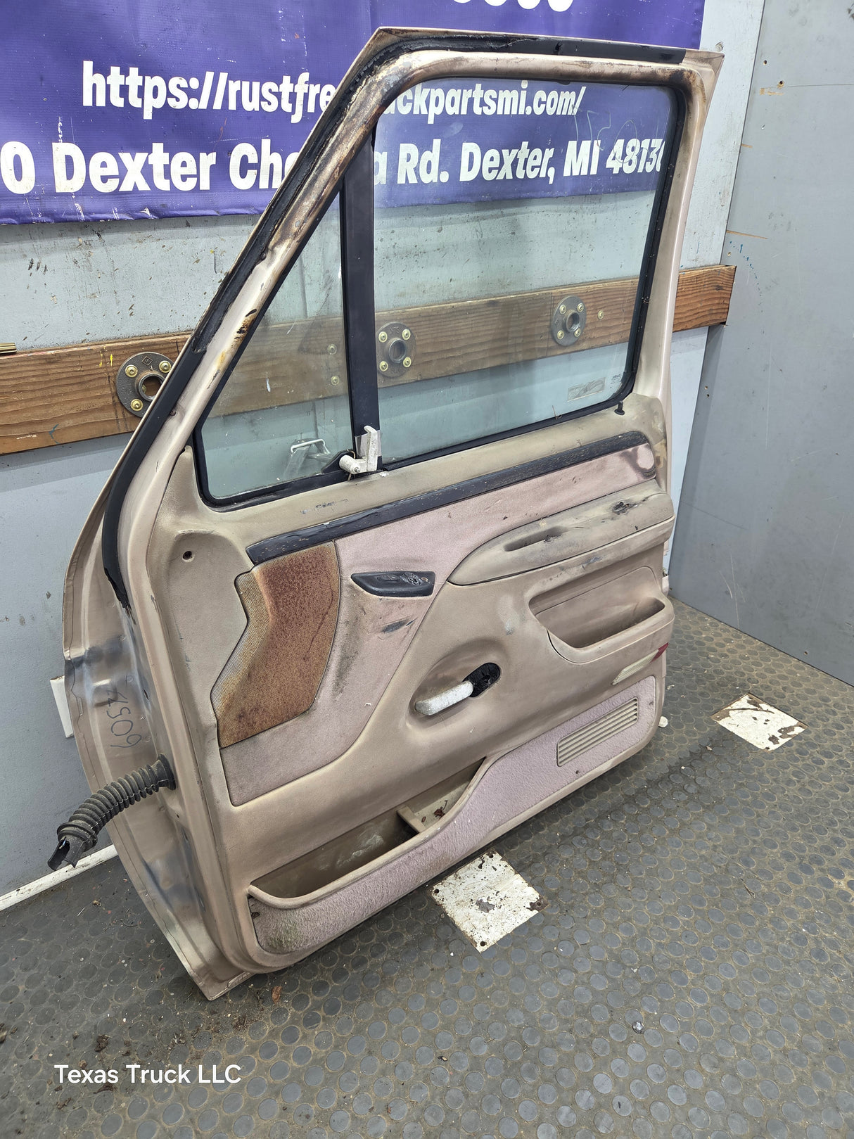 1980-1986 Ford F Series F250 F350 F450 F550 Passenger Side Front Door RH