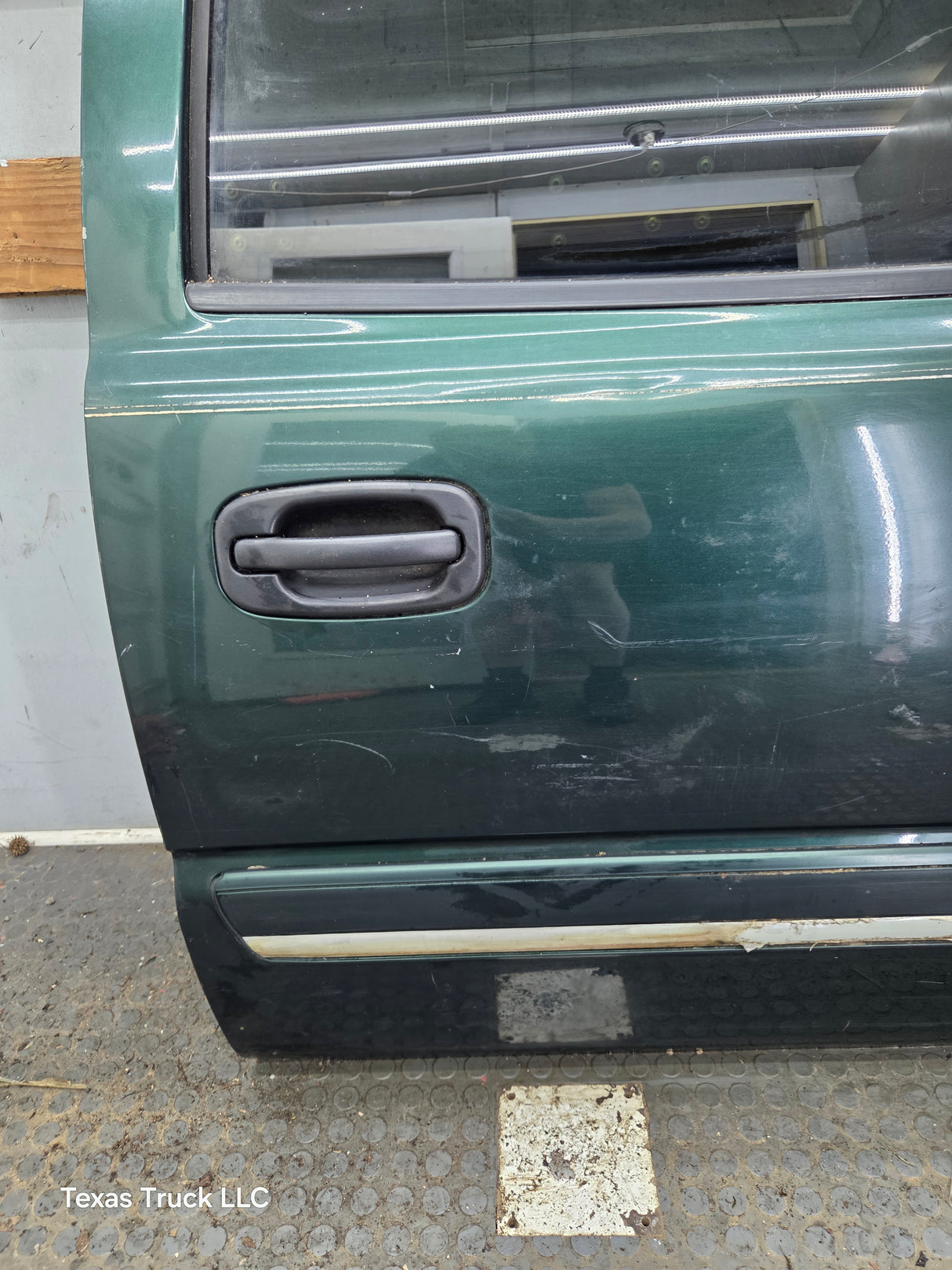 1999-2006 Chevrolet Silverado / GMC Sierra 1500 2500 3500 HD Rear Passenger Side Crew Cab Door RH
