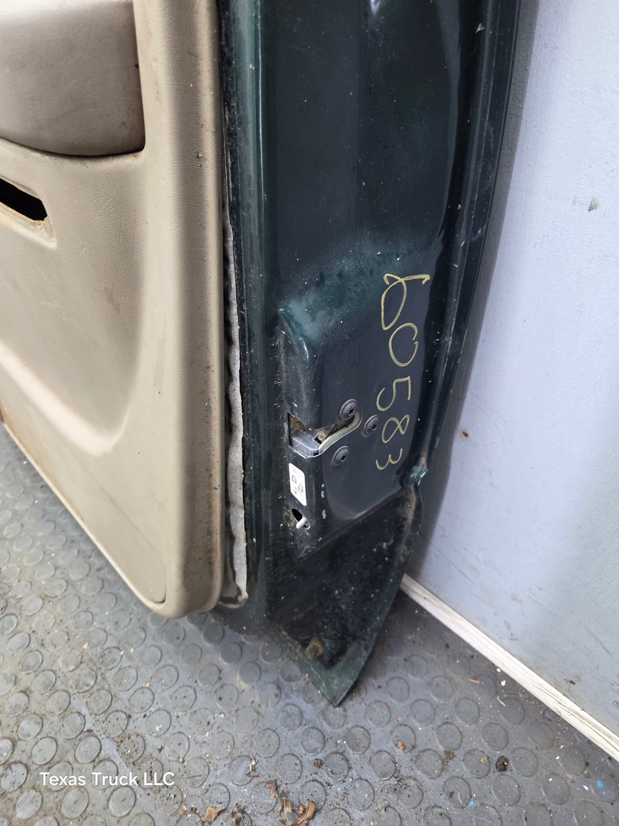 1999-2006 Chevrolet Silverado / GMC Sierra 1500 2500 3500 HD Rear Passenger Side Crew Cab Door RH