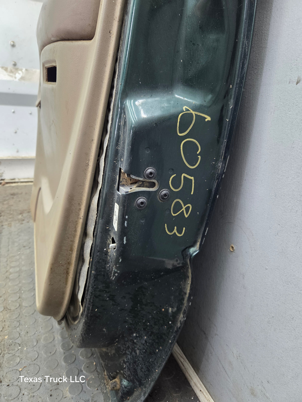1999-2006 Chevrolet Silverado / GMC Sierra 1500 2500 3500 HD Rear Passenger Side Crew Cab Door RH