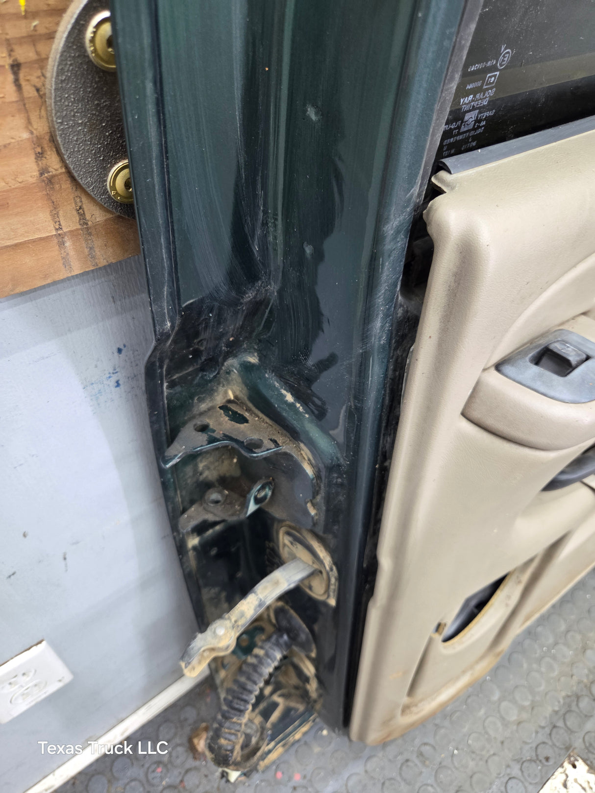 1999-2006 Chevrolet Silverado / GMC Sierra 1500 2500 3500 HD Rear Passenger Side Crew Cab Door RH