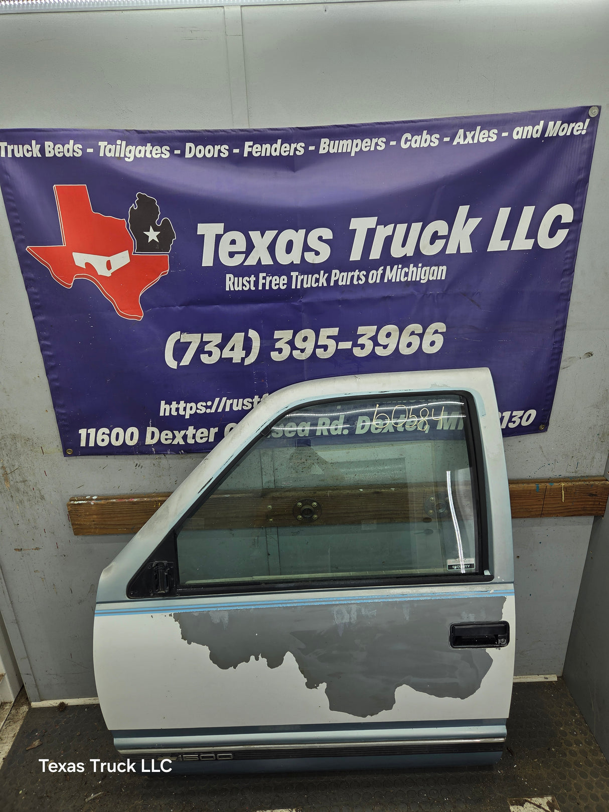 1988-2000 Chevrolet Silverado Suburban GMC Sierra LH Front Driver Side Door