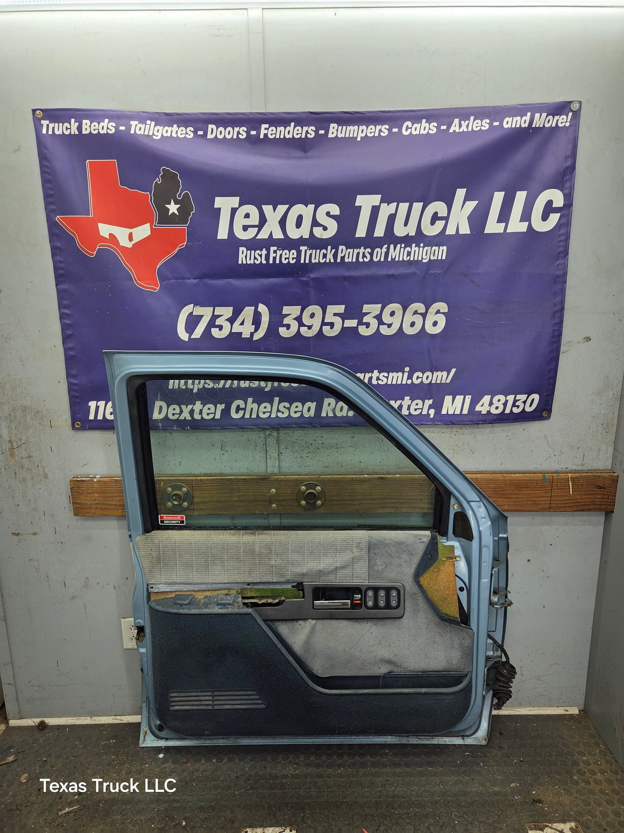 1988-2000 Chevrolet Silverado Suburban GMC Sierra LH Front Driver Side Door