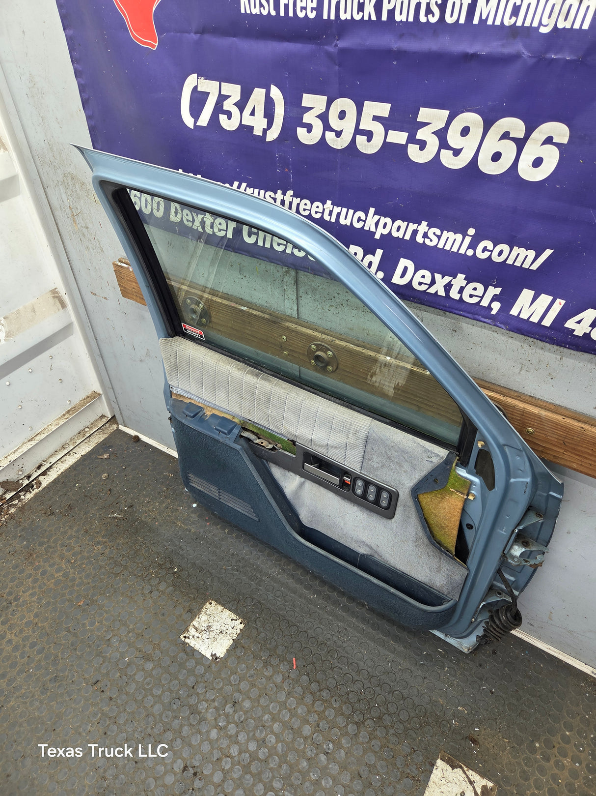 1988-2000 Chevrolet Silverado Suburban GMC Sierra LH Front Driver Side Door