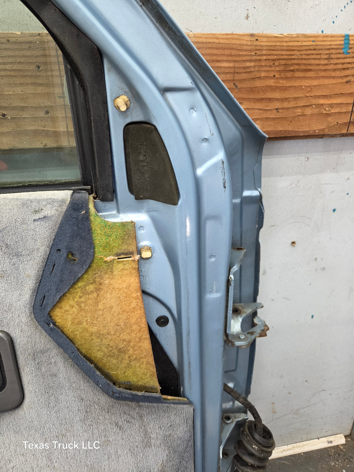 1988-2000 Chevrolet Silverado Suburban GMC Sierra LH Front Driver Side Door