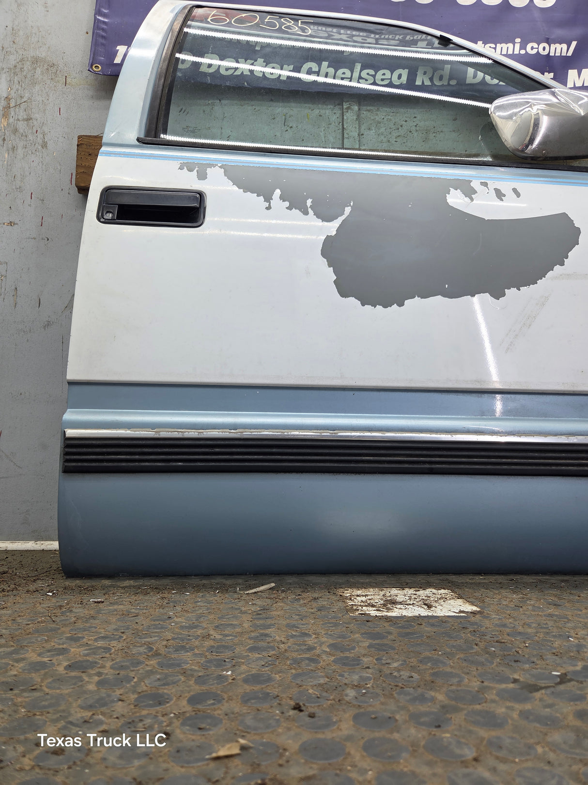 1988-2000 Chevrolet Silverado Suburban GMC Sierra RH Front Passenger Door