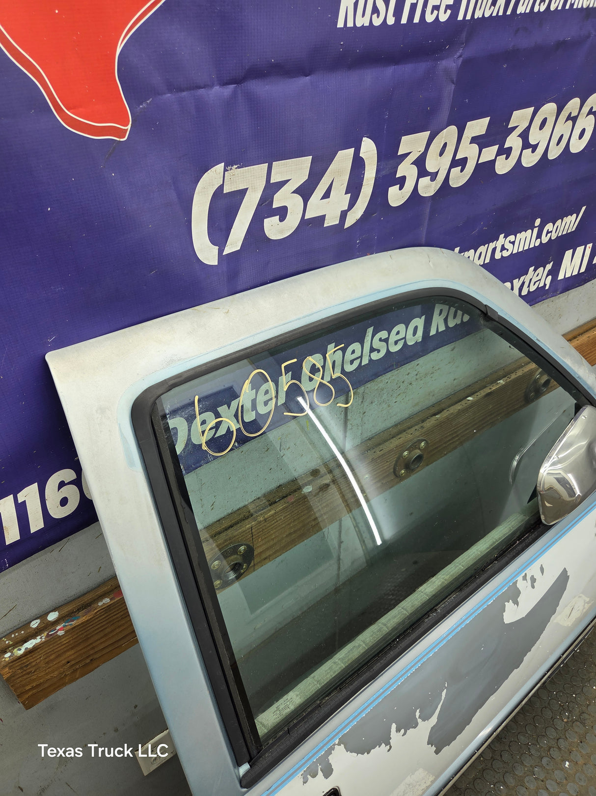 1988-2000 Chevrolet Silverado Suburban GMC Sierra RH Front Passenger Door