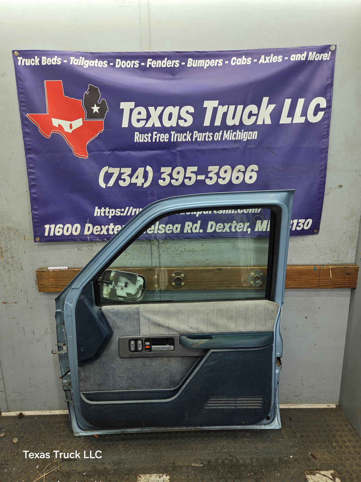 1988-2000 Chevrolet Silverado Suburban GMC Sierra RH Front Passenger Door