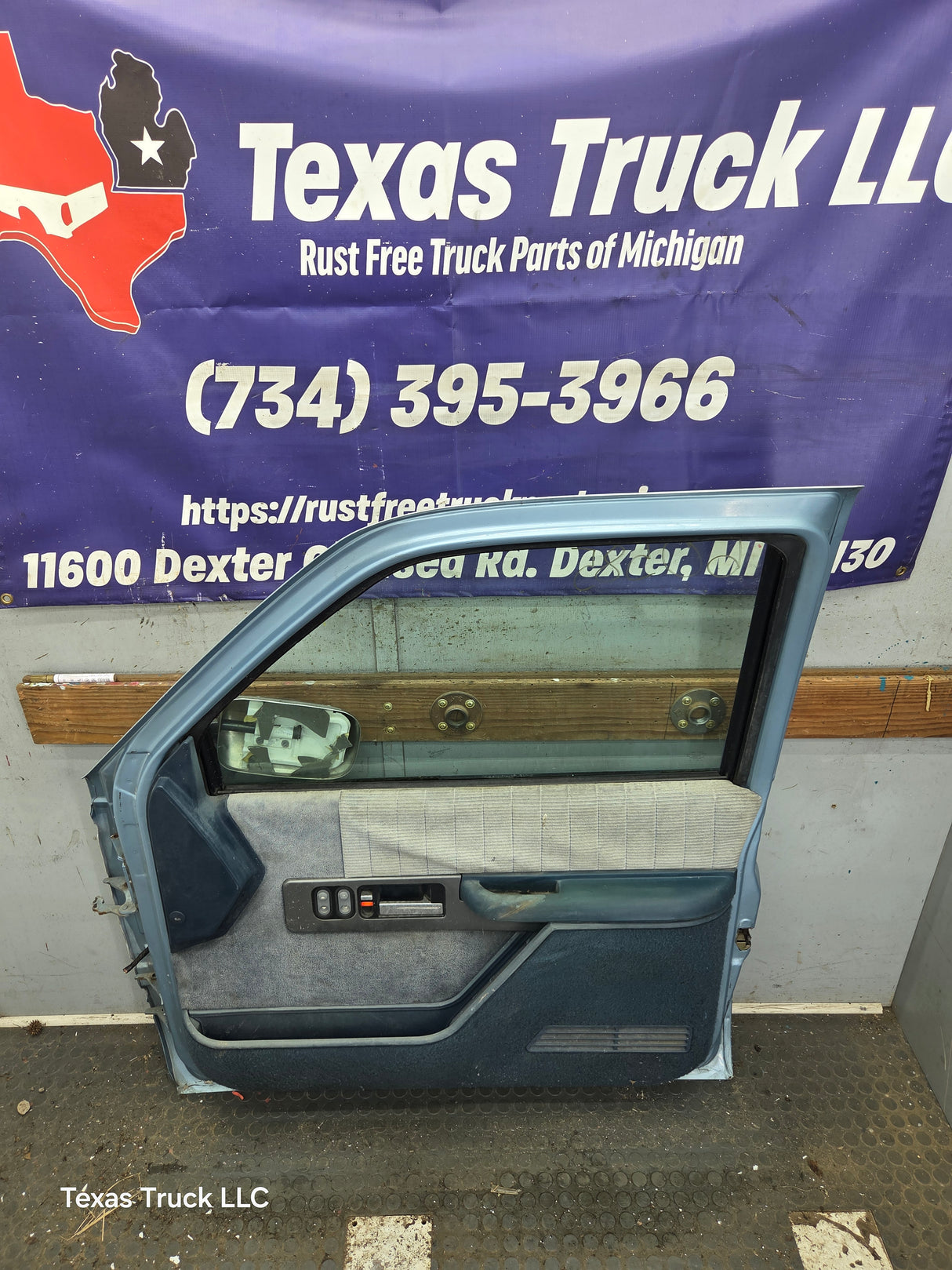 1988-2000 Chevrolet Silverado Suburban GMC Sierra RH Front Passenger Door