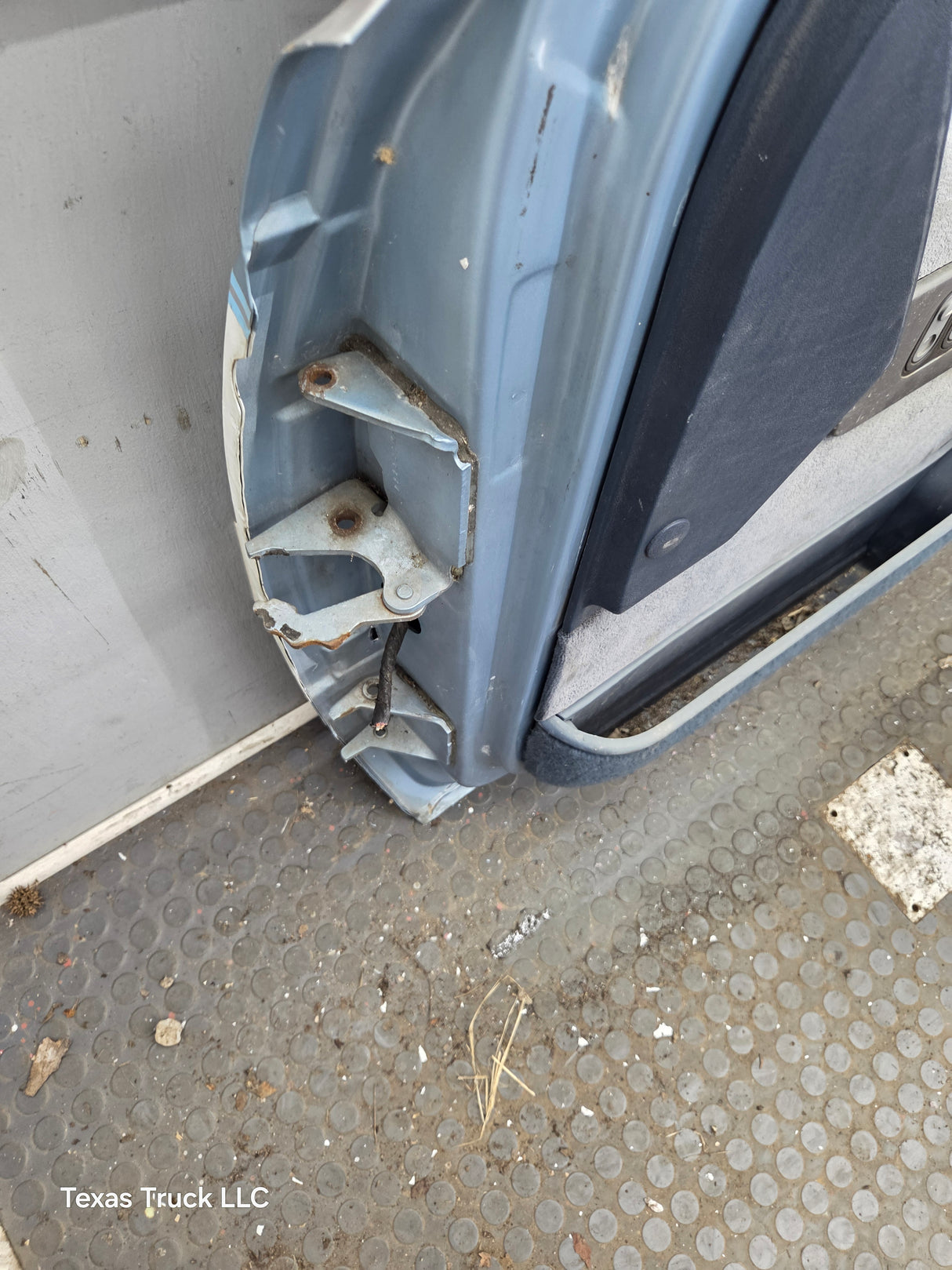 1988-2000 Chevrolet Silverado Suburban GMC Sierra RH Front Passenger Door