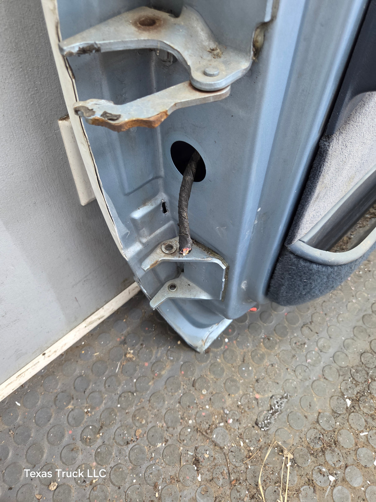 1988-2000 Chevrolet Silverado Suburban GMC Sierra RH Front Passenger Door