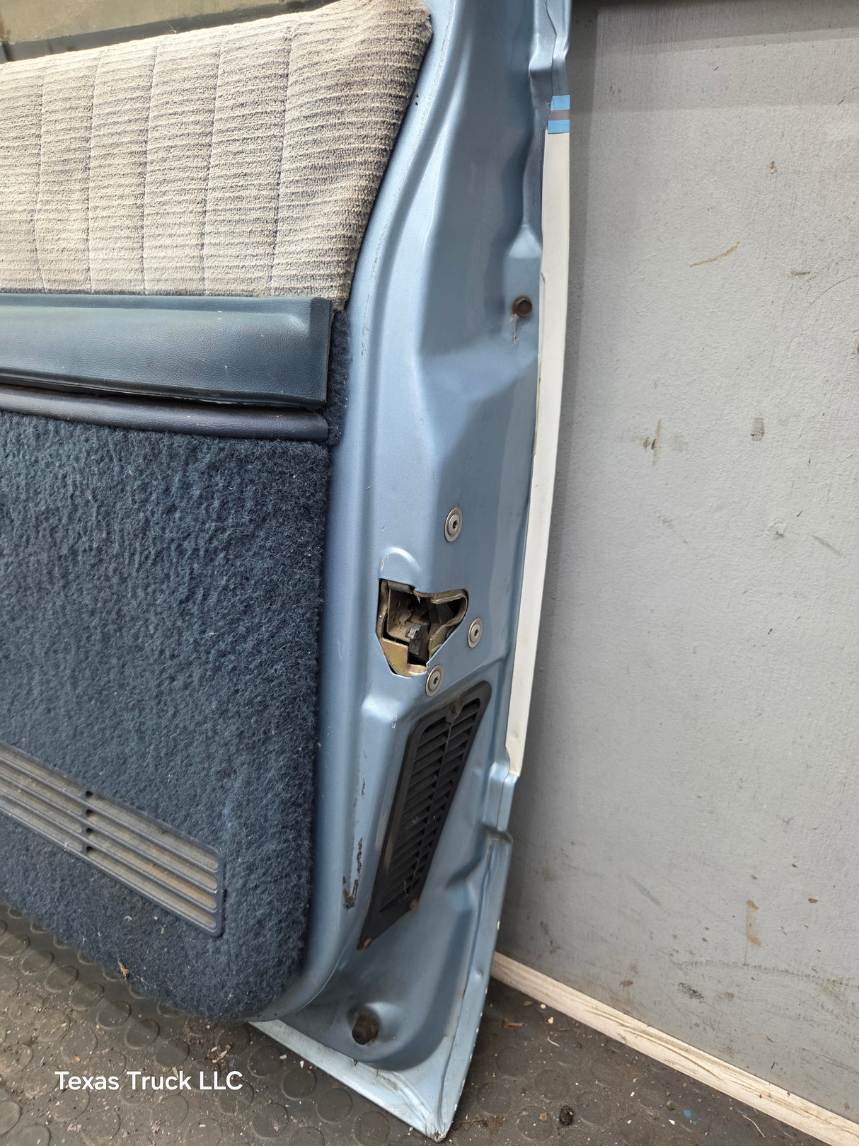 1988-2000 Chevrolet Silverado Suburban GMC Sierra RH Front Passenger Door
