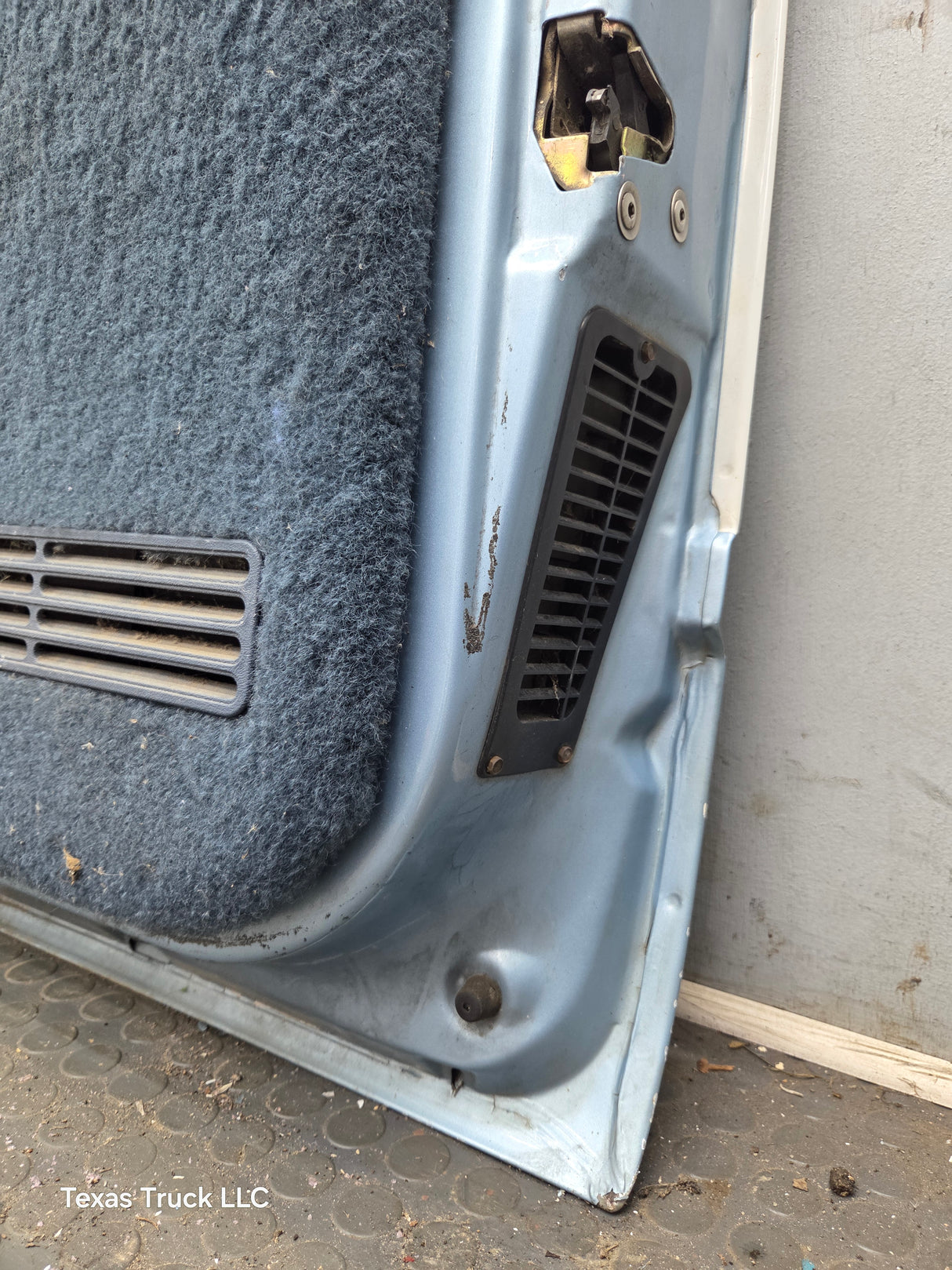 1988-2000 Chevrolet Silverado Suburban GMC Sierra RH Front Passenger Door