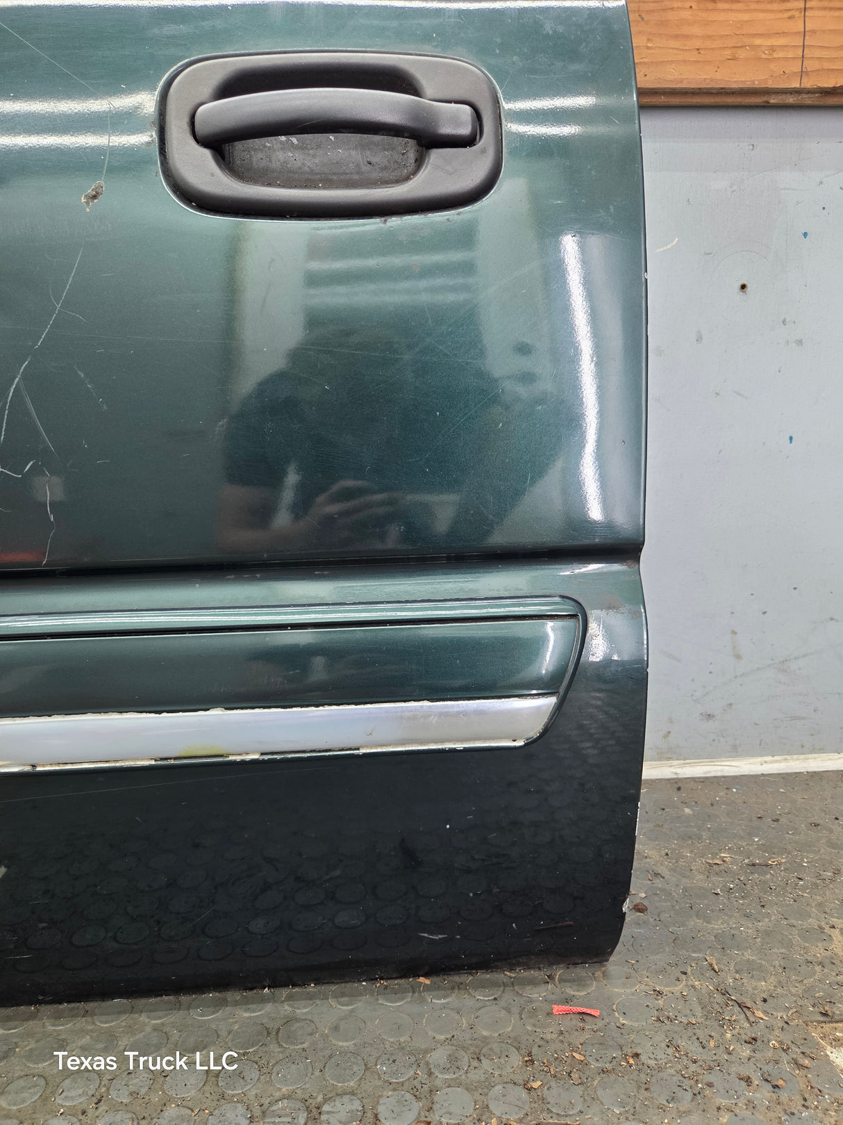 1999-2007 Chevrolet Silverado / GMC Sierra 1500 2500 3500 HD Driver side LH Crew Cab rear door