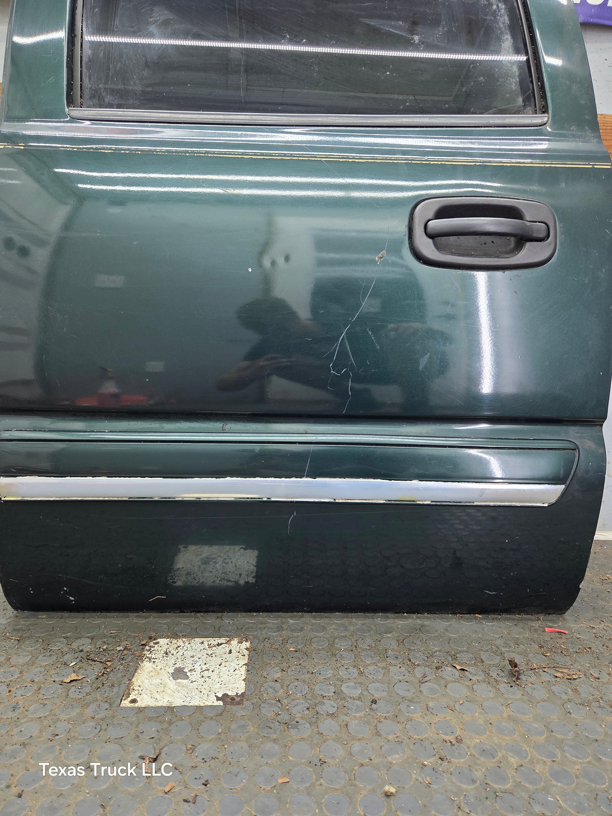 1999-2007 Chevrolet Silverado / GMC Sierra 1500 2500 3500 HD Driver side LH Crew Cab rear door