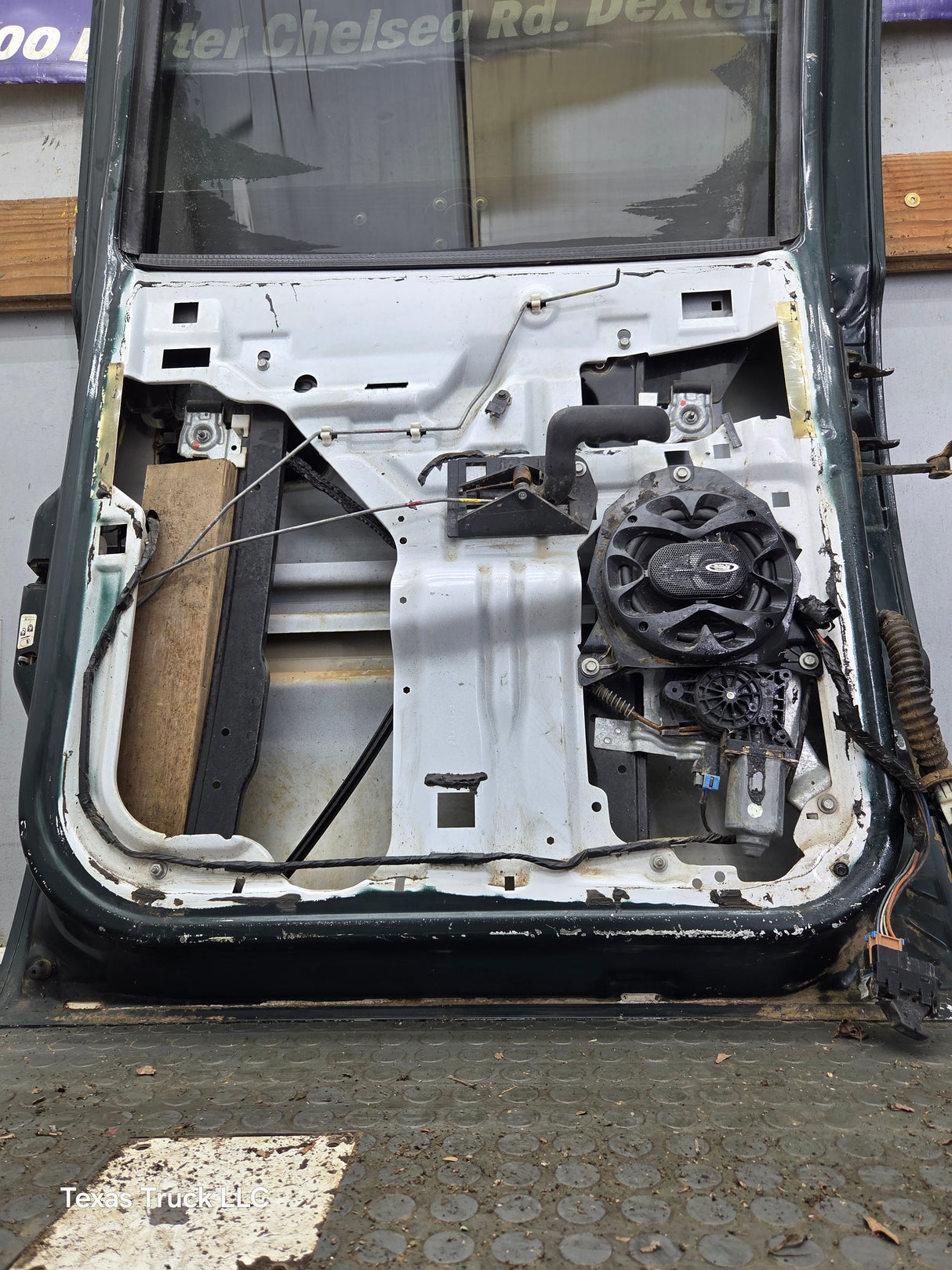 1999-2007 Chevrolet Silverado / GMC Sierra 1500 2500 3500 HD Driver side LH Crew Cab rear door