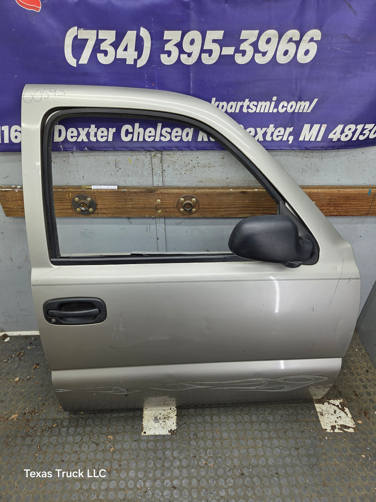 1999-2006 Chevrolet Silverado / GMC Sierra 1500 2500 3500 HD Front Passenger side Door RH