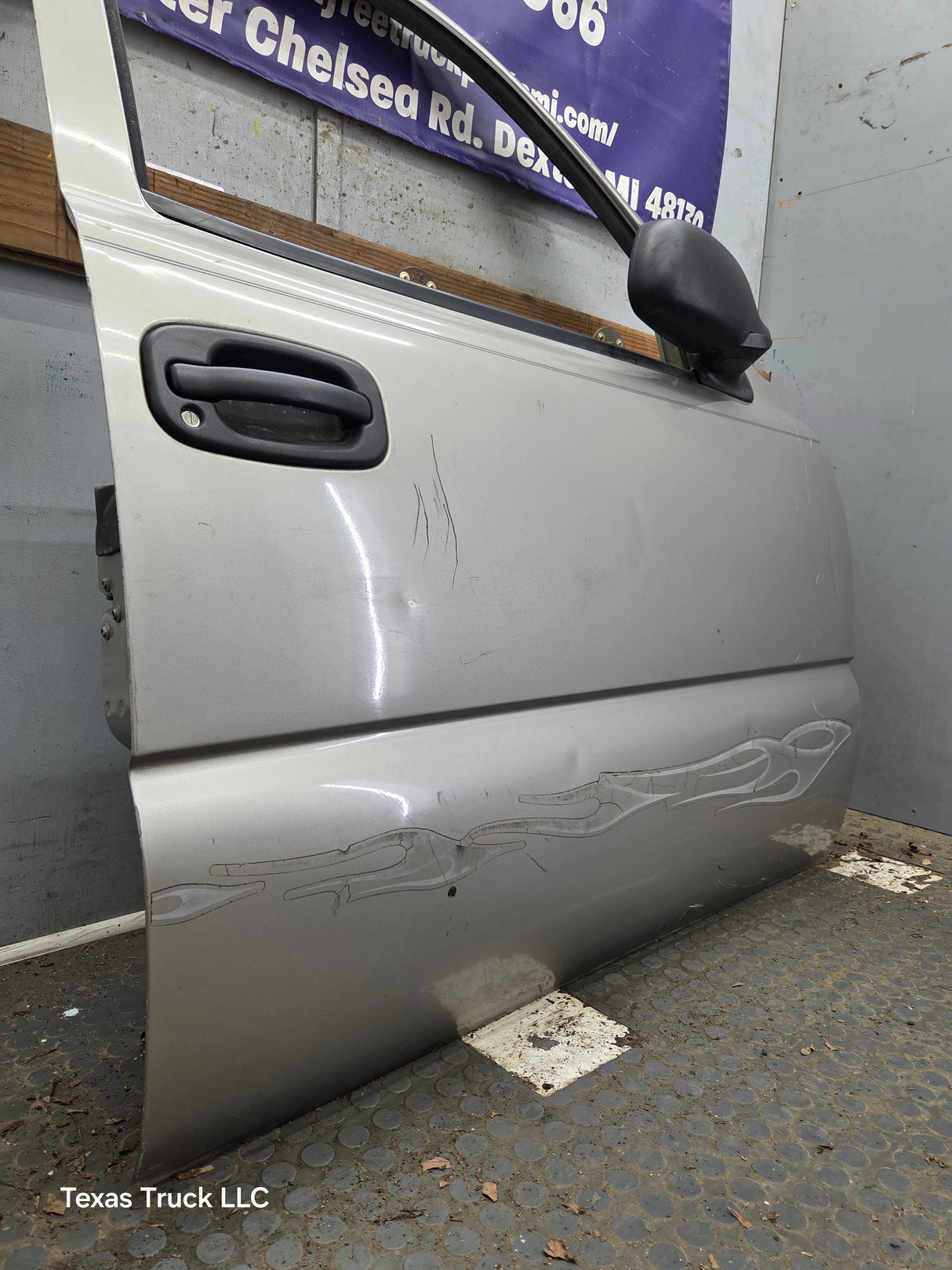 1999-2006 Chevrolet Silverado / GMC Sierra 1500 2500 3500 HD Front Passenger side Door RH
