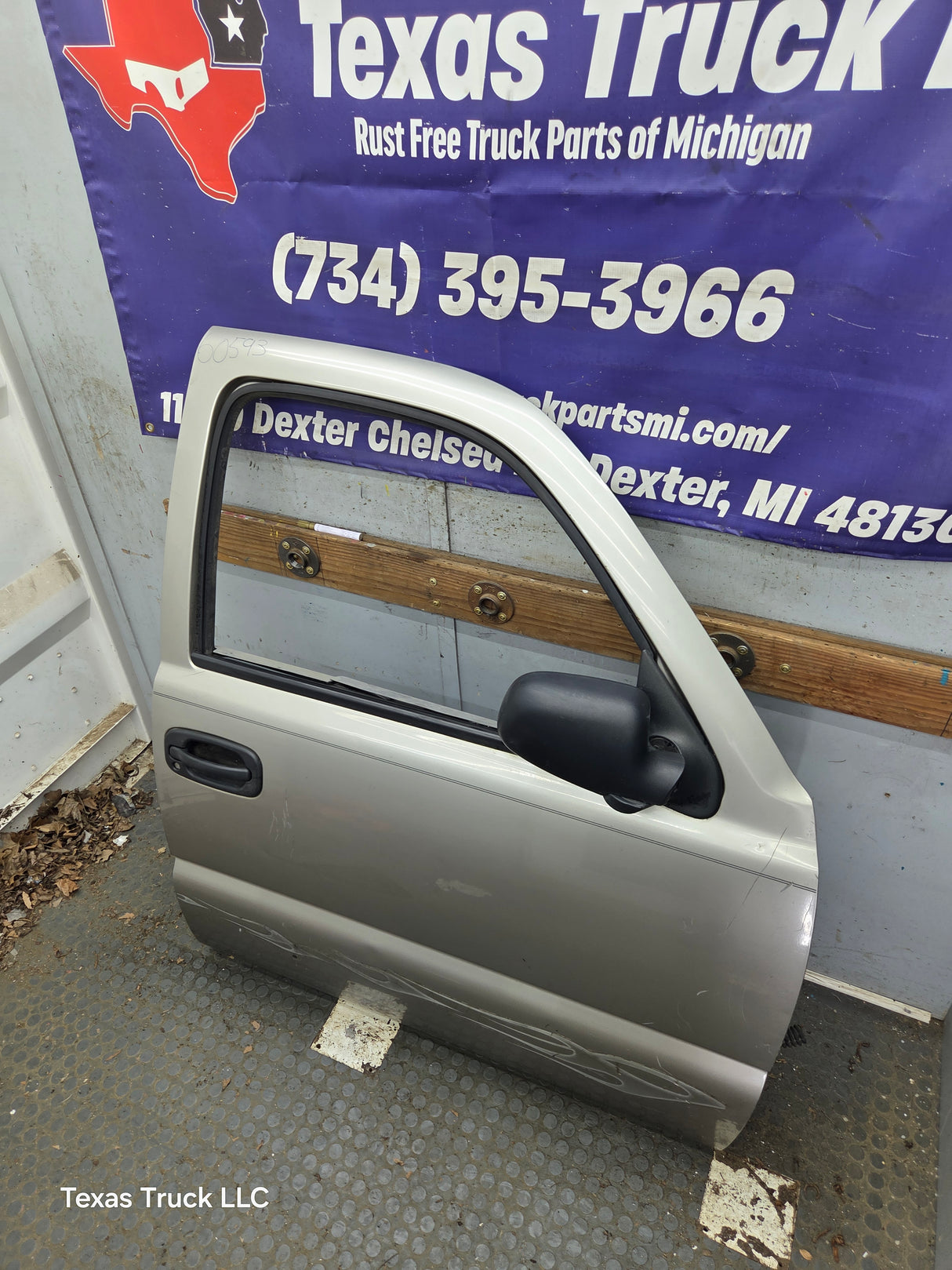 1999-2006 Chevrolet Silverado / GMC Sierra 1500 2500 3500 HD Front Passenger side Door RH