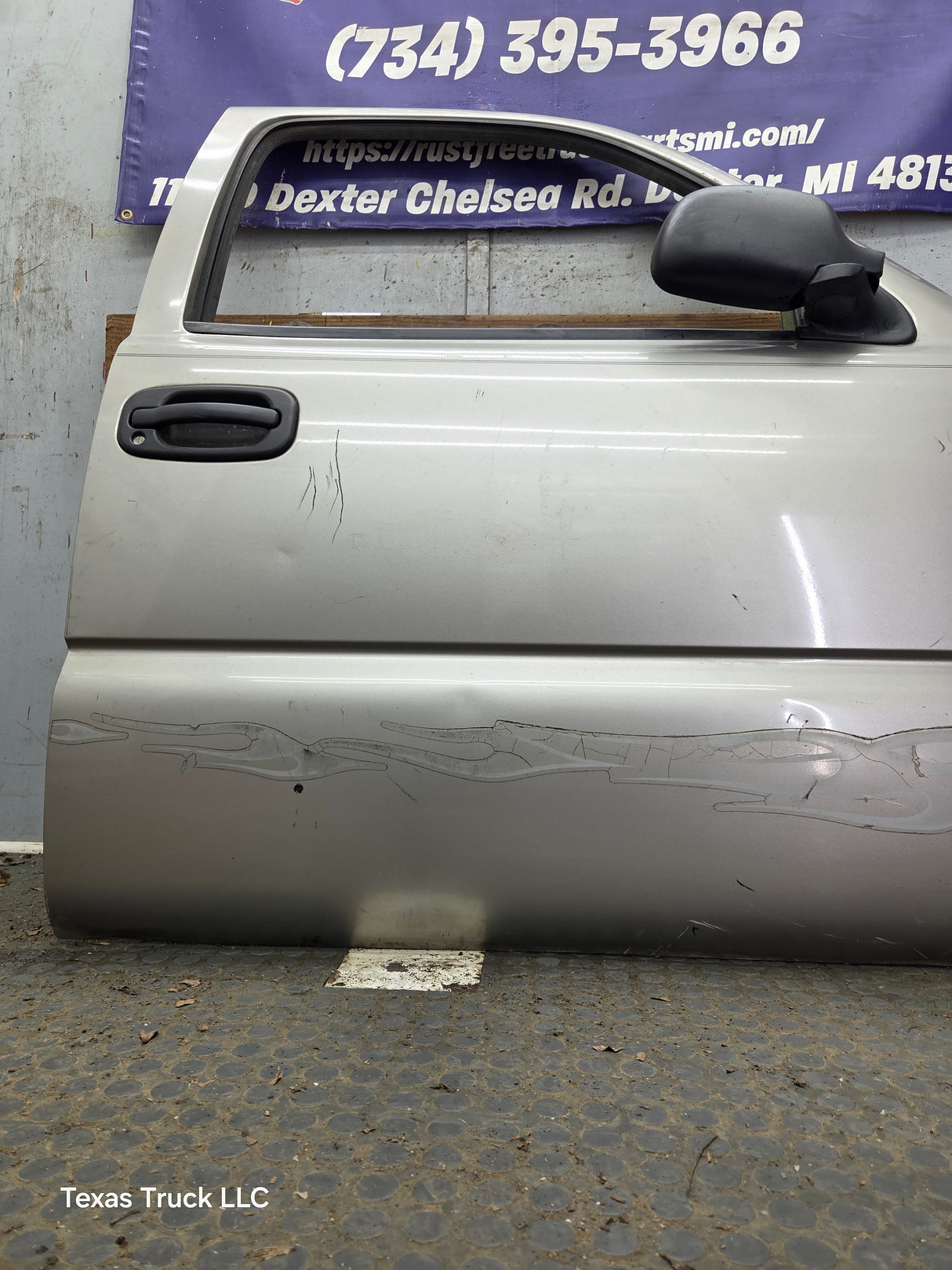 1999-2006 Chevrolet Silverado / GMC Sierra 1500 2500 3500 HD Front Passenger side Door RH