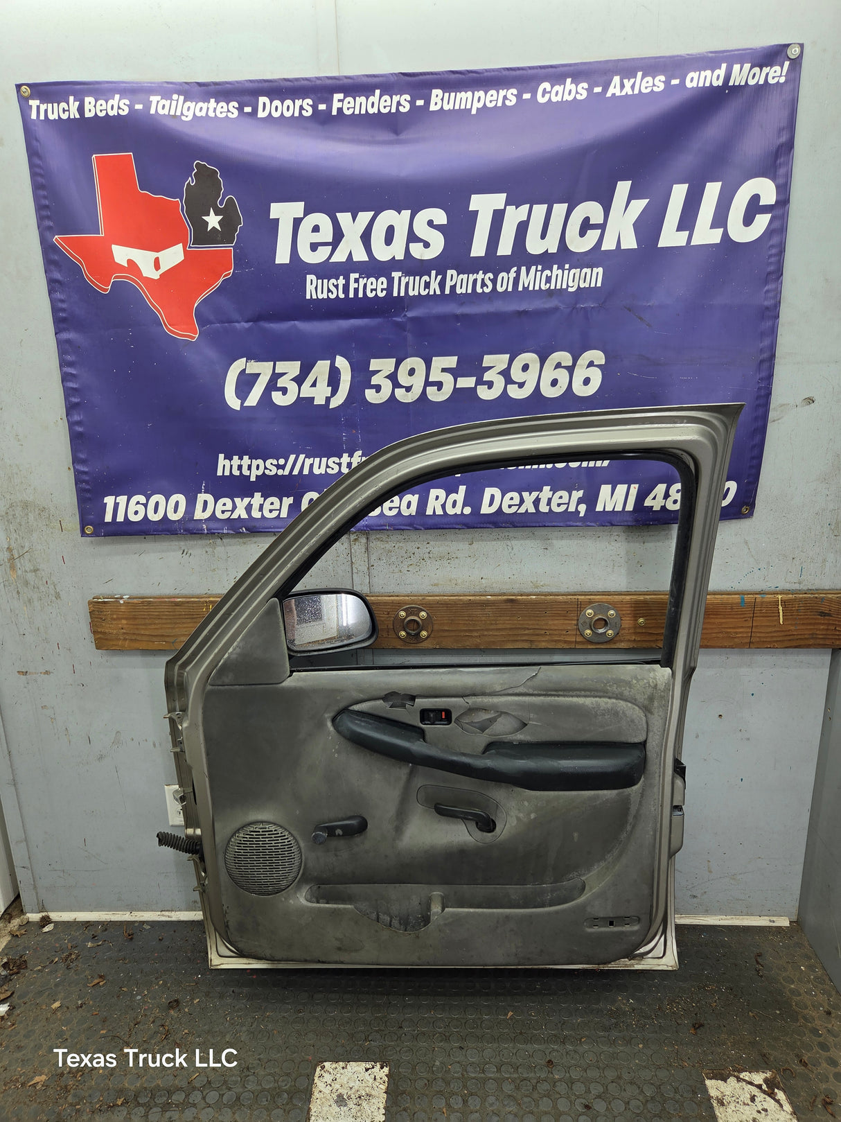 1999-2006 Chevrolet Silverado / GMC Sierra 1500 2500 3500 HD Front Passenger side Door RH