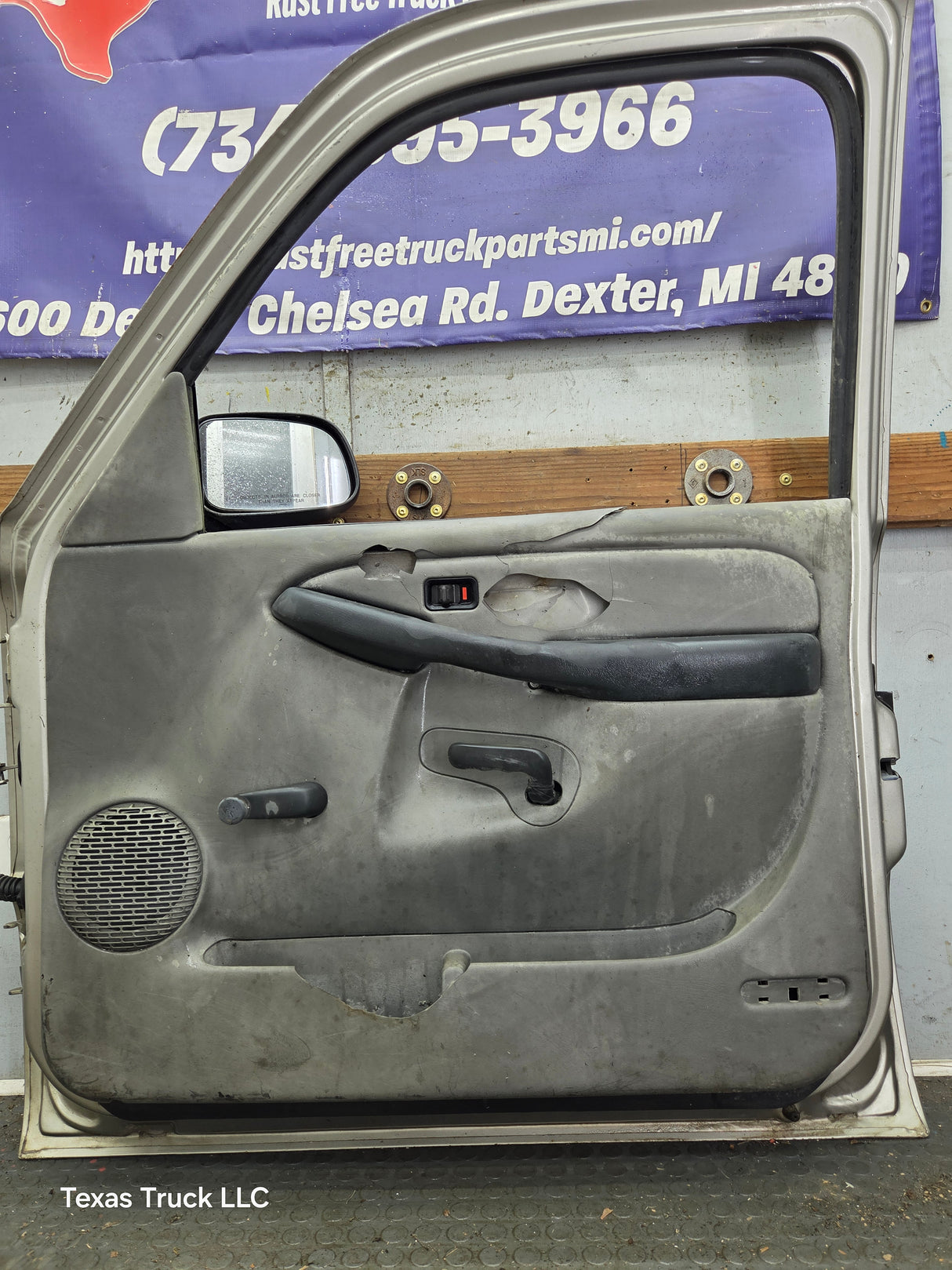 1999-2006 Chevrolet Silverado / GMC Sierra 1500 2500 3500 HD Front Passenger side Door RH