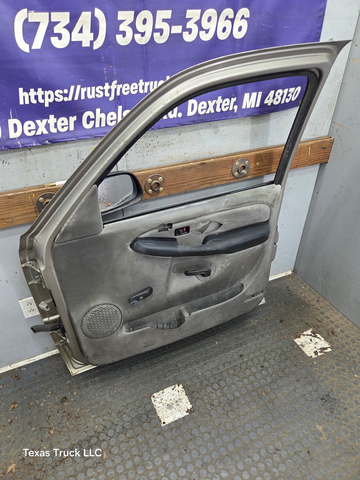 1999-2006 Chevrolet Silverado / GMC Sierra 1500 2500 3500 HD Front Passenger side Door RH