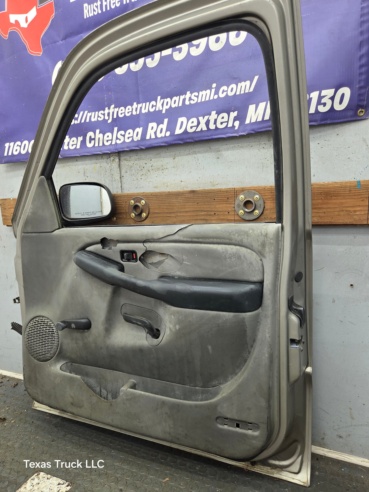 1999-2006 Chevrolet Silverado / GMC Sierra 1500 2500 3500 HD Front Passenger side Door RH