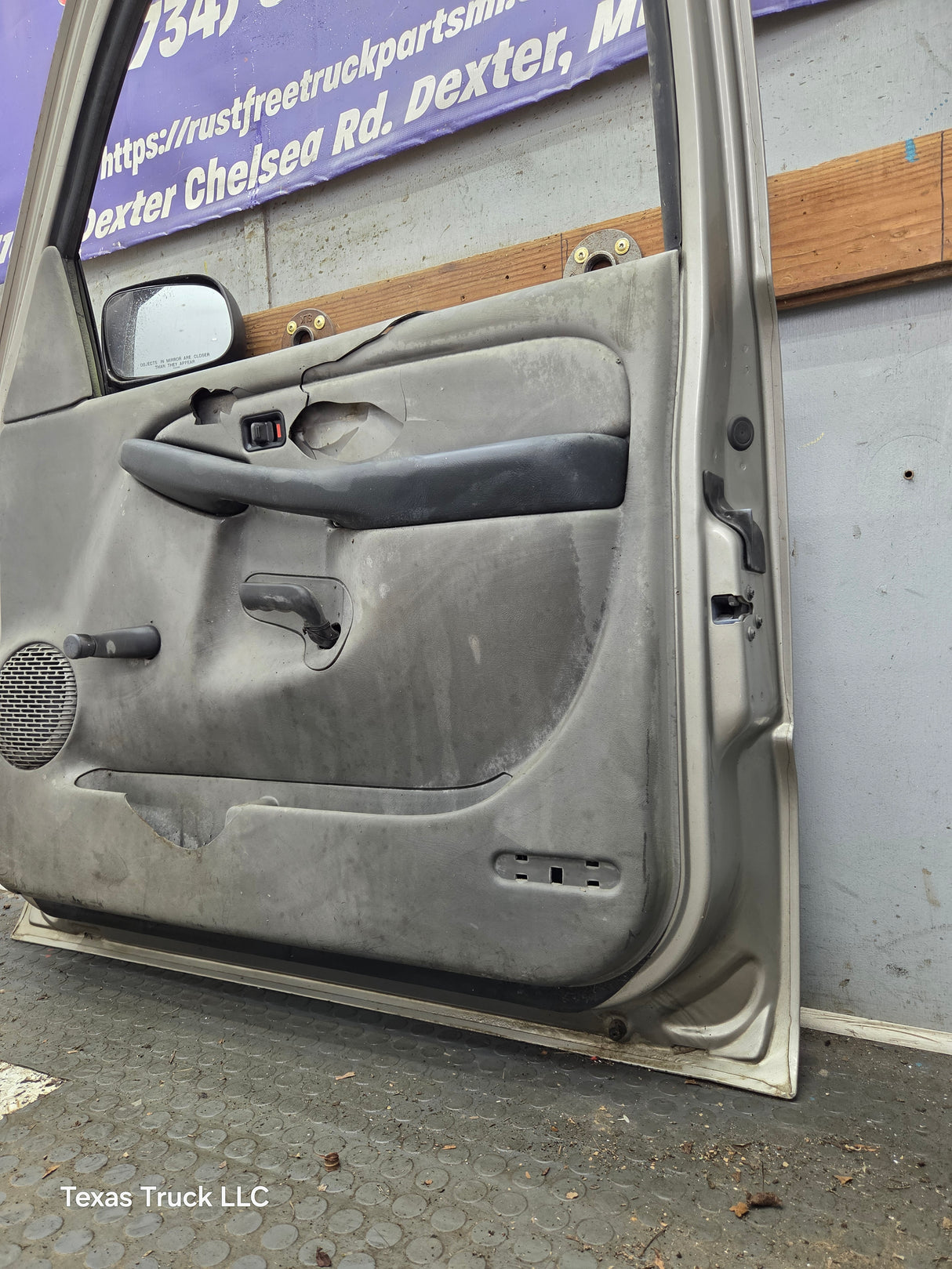 1999-2006 Chevrolet Silverado / GMC Sierra 1500 2500 3500 HD Front Passenger side Door RH