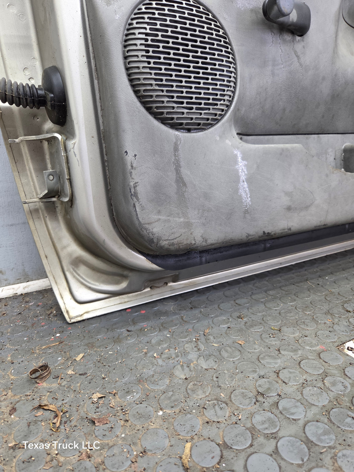 1999-2006 Chevrolet Silverado / GMC Sierra 1500 2500 3500 HD Front Passenger side Door RH