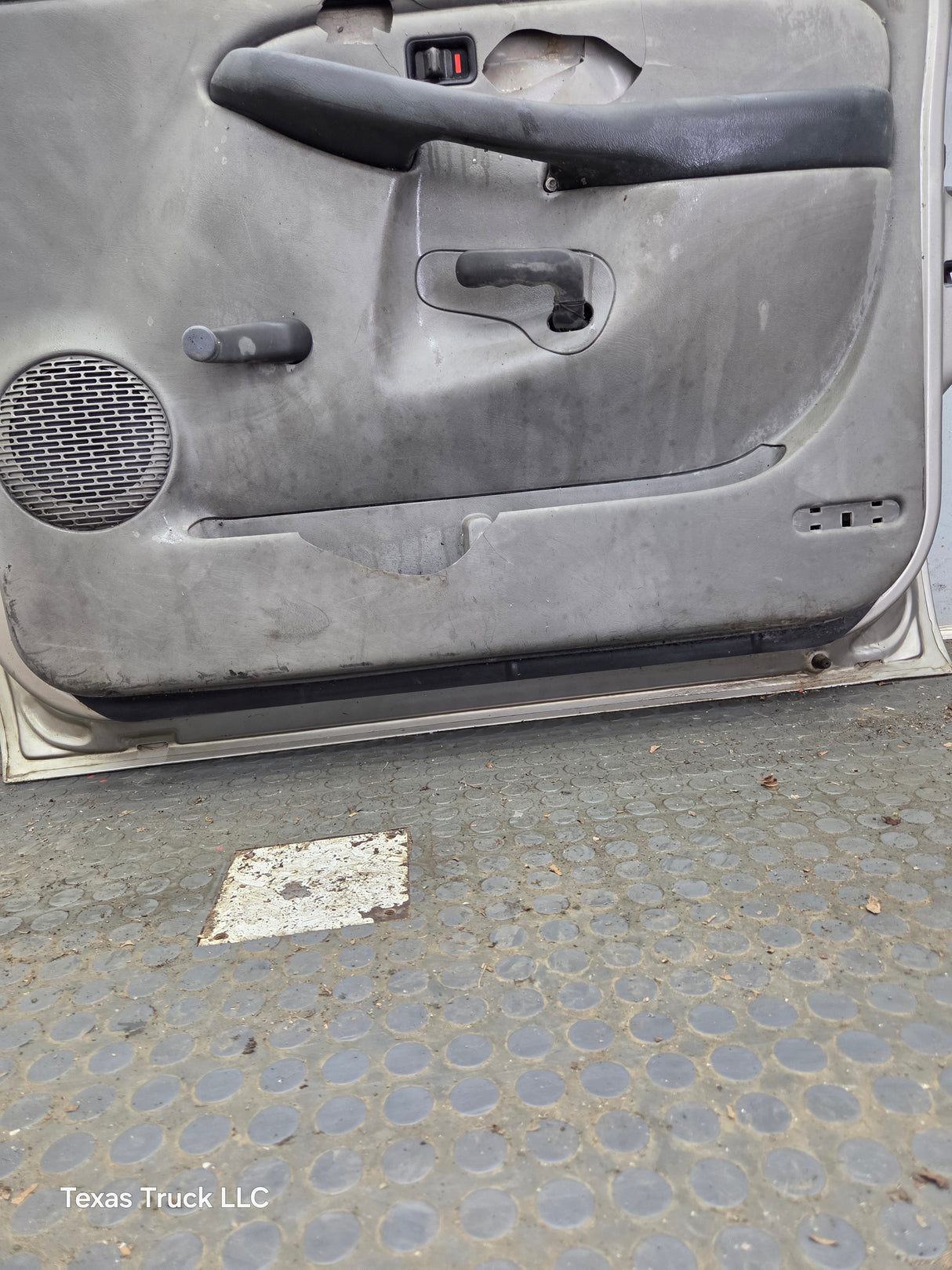 1999-2006 Chevrolet Silverado / GMC Sierra 1500 2500 3500 HD Front Passenger side Door RH