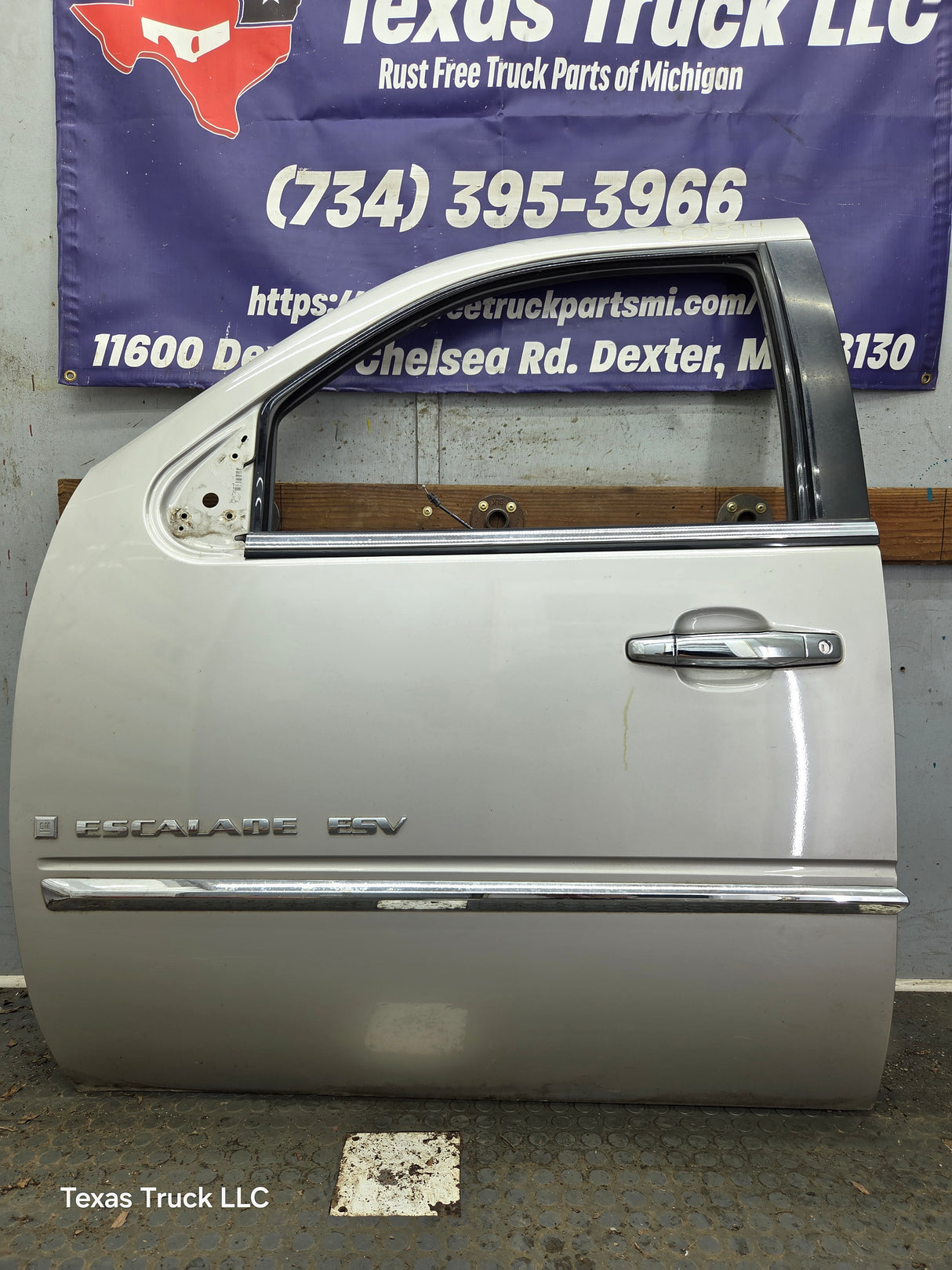 2007-2011 Cadillac Escalade LH Front Driver Side Door