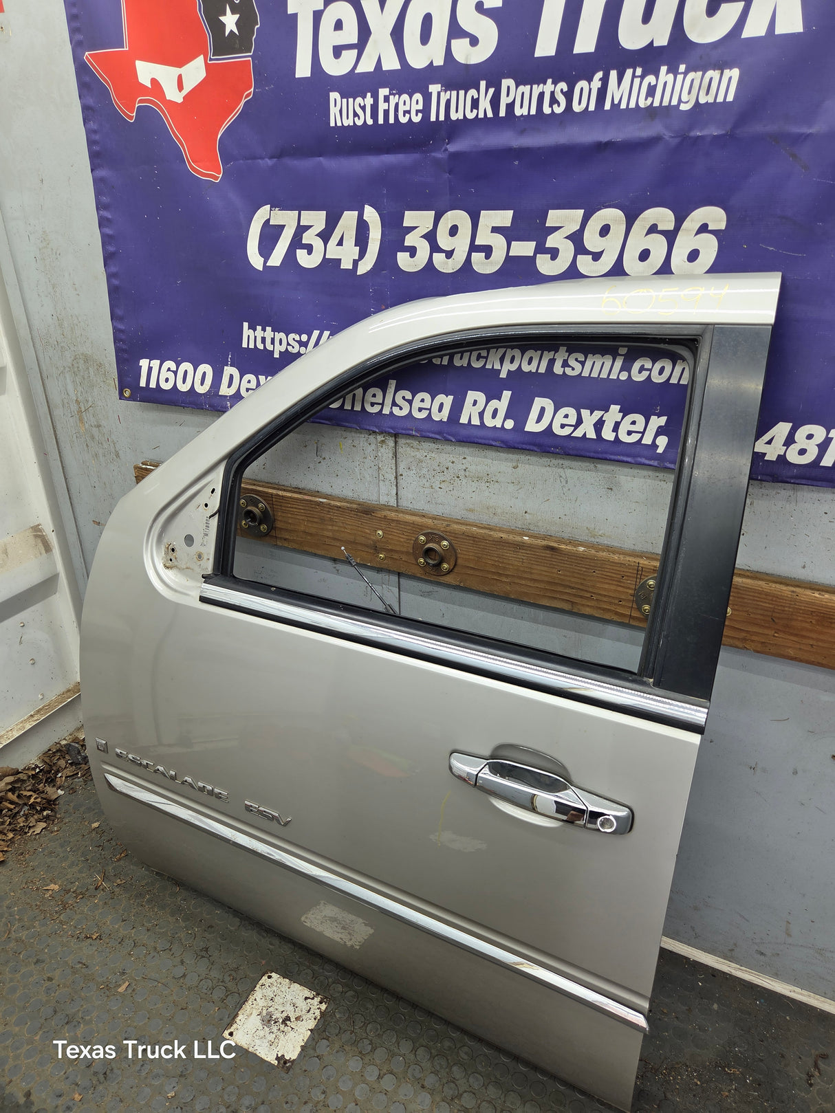 2007-2011 Cadillac Escalade LH Front Driver Side Door