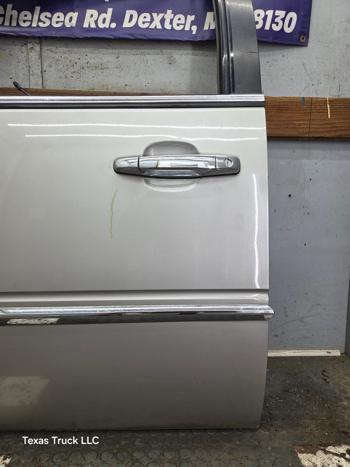2007-2011 Cadillac Escalade LH Front Driver Side Door