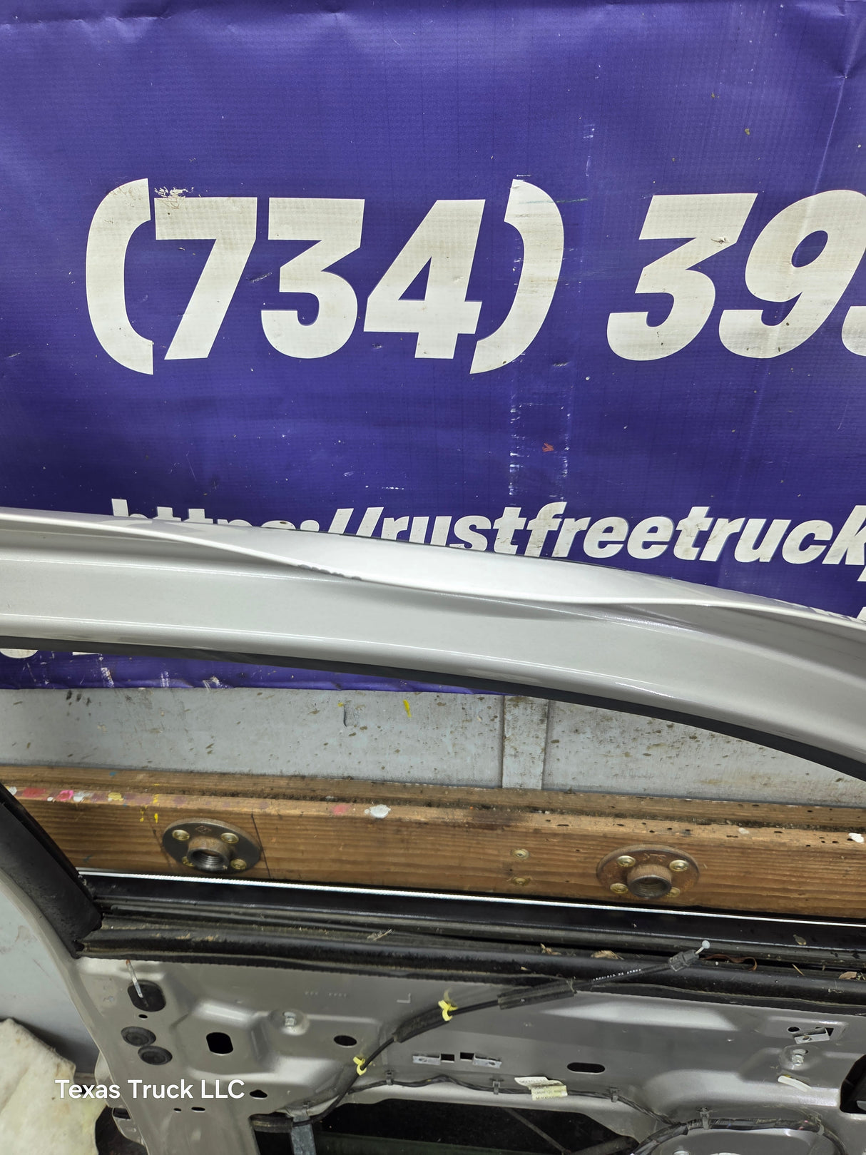 2007-2011 Cadillac Escalade LH Front Driver Side Door