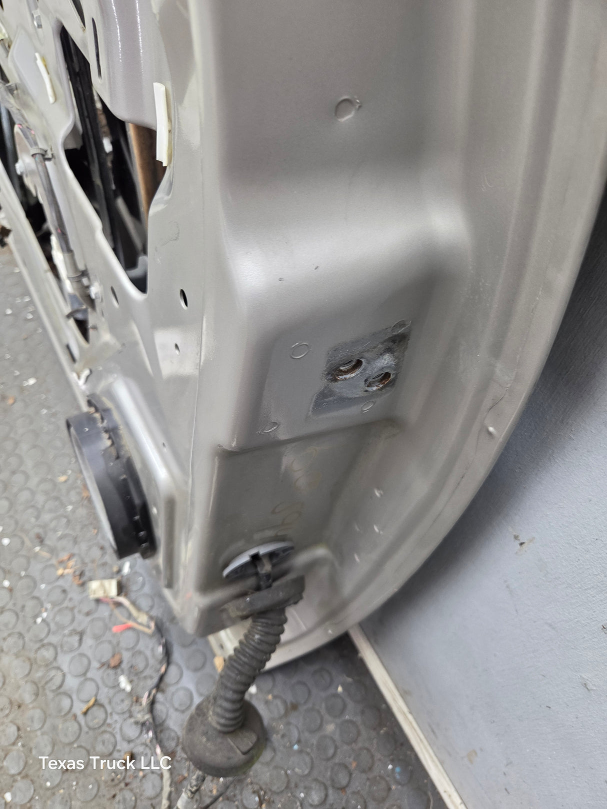 2007-2011 Cadillac Escalade LH Front Driver Side Door