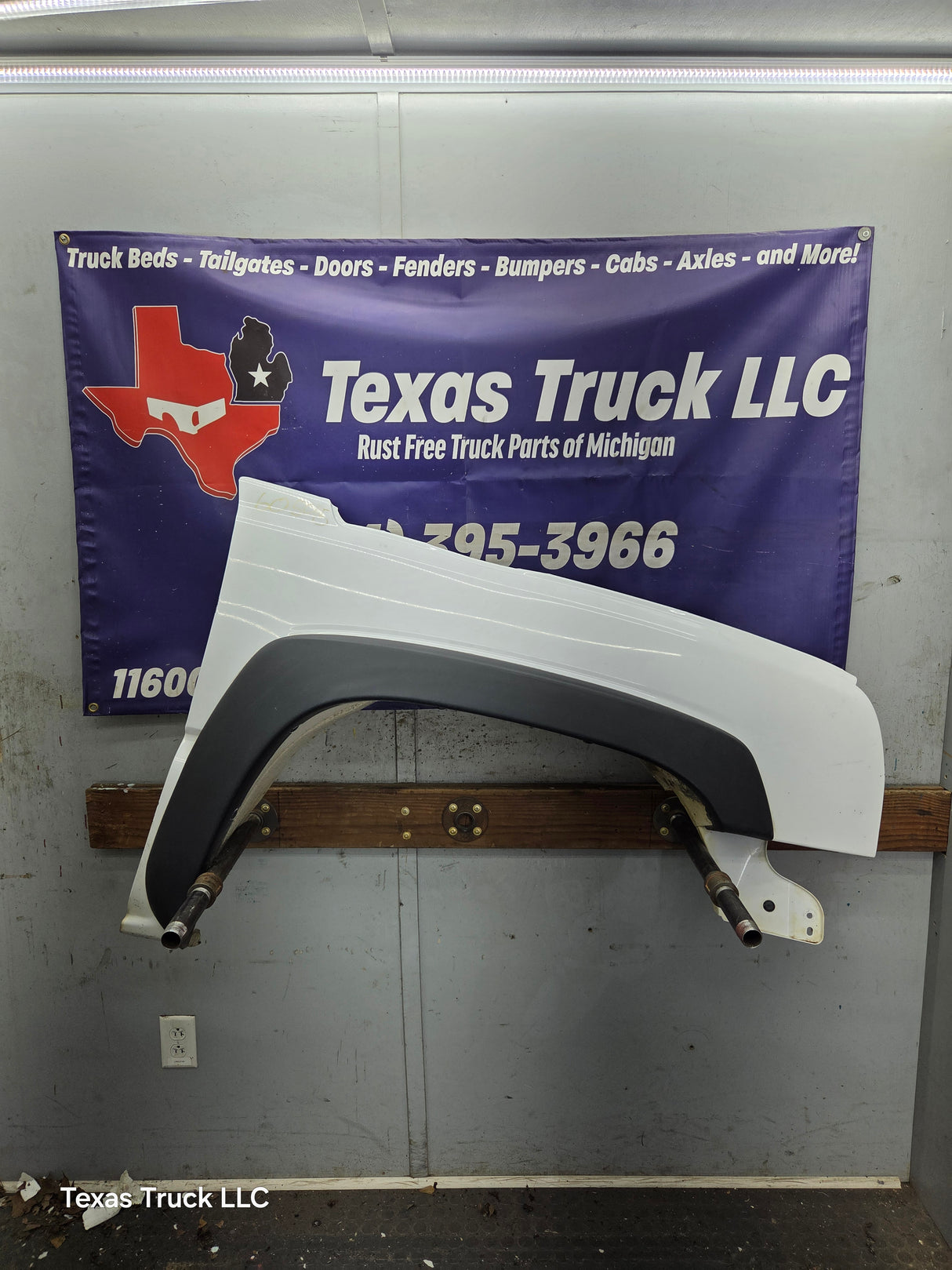 2003-2007 Chevrolet Silverado / Tahoe / Suburban 1500 2500 3500 HD RH Passenger Side "Cateye" Front Fender