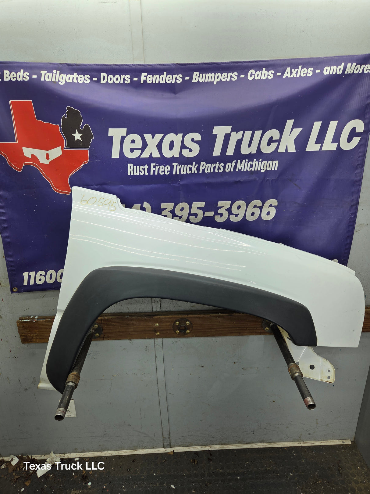 2003-2007 Chevrolet Silverado / Tahoe / Suburban 1500 2500 3500 HD RH Passenger Side "Cateye" Front Fender