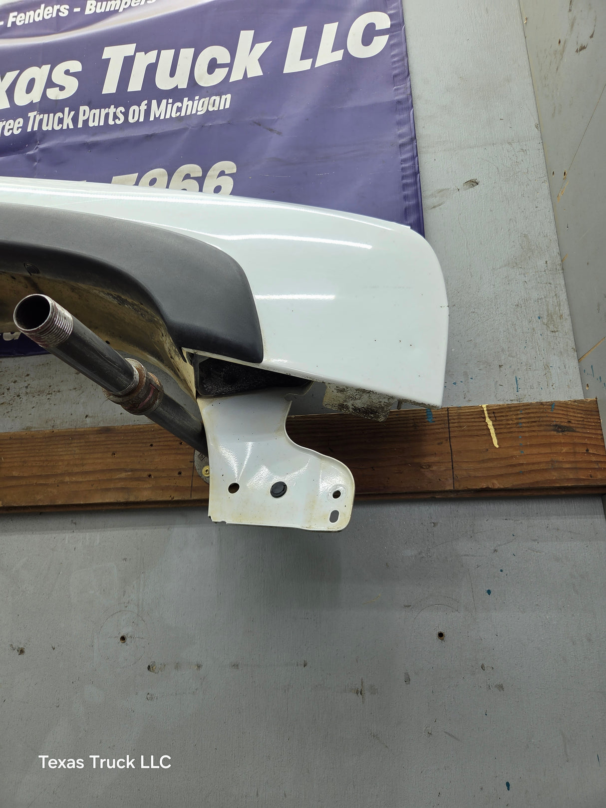 2003-2007 Chevrolet Silverado / Tahoe / Suburban 1500 2500 3500 HD RH Passenger Side "Cateye" Front Fender