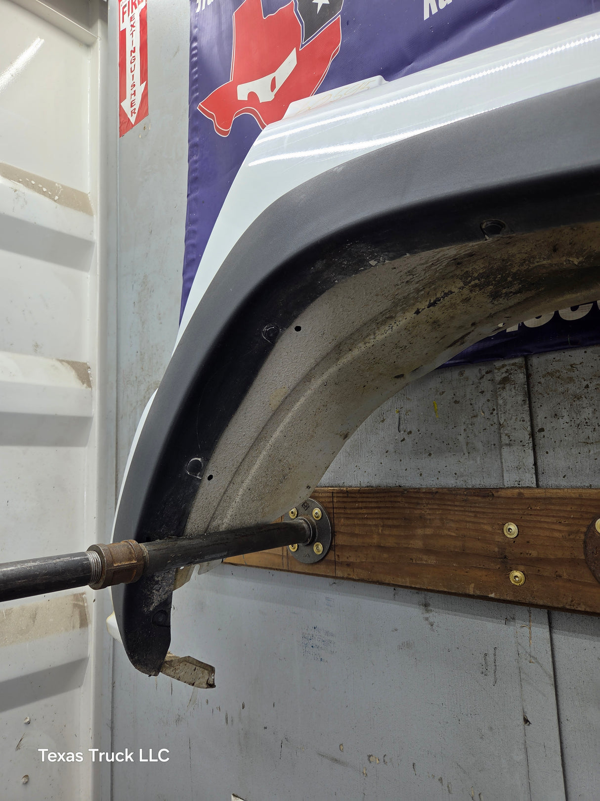 2003-2007 Chevrolet Silverado / Tahoe / Suburban 1500 2500 3500 HD RH Passenger Side "Cateye" Front Fender