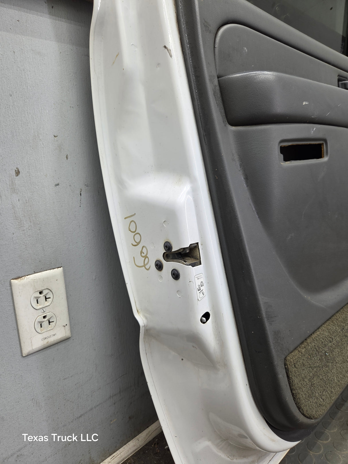 1999-2006 Chevrolet Silverado / GMC Sierra 1500 2500 3500 HD Rear Driver Side Crew Cab