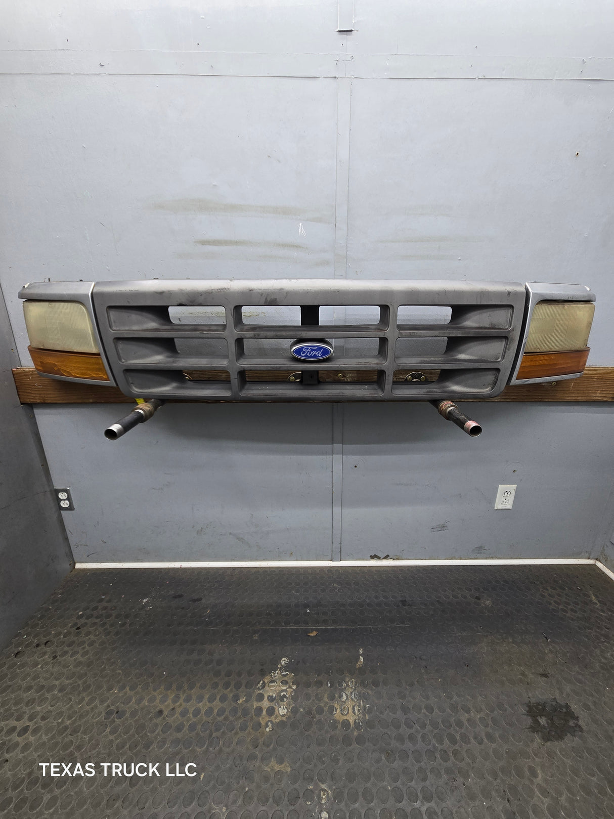 1992-1997 Ford F150 F250 F350 F450 F550 Grill With Headlights