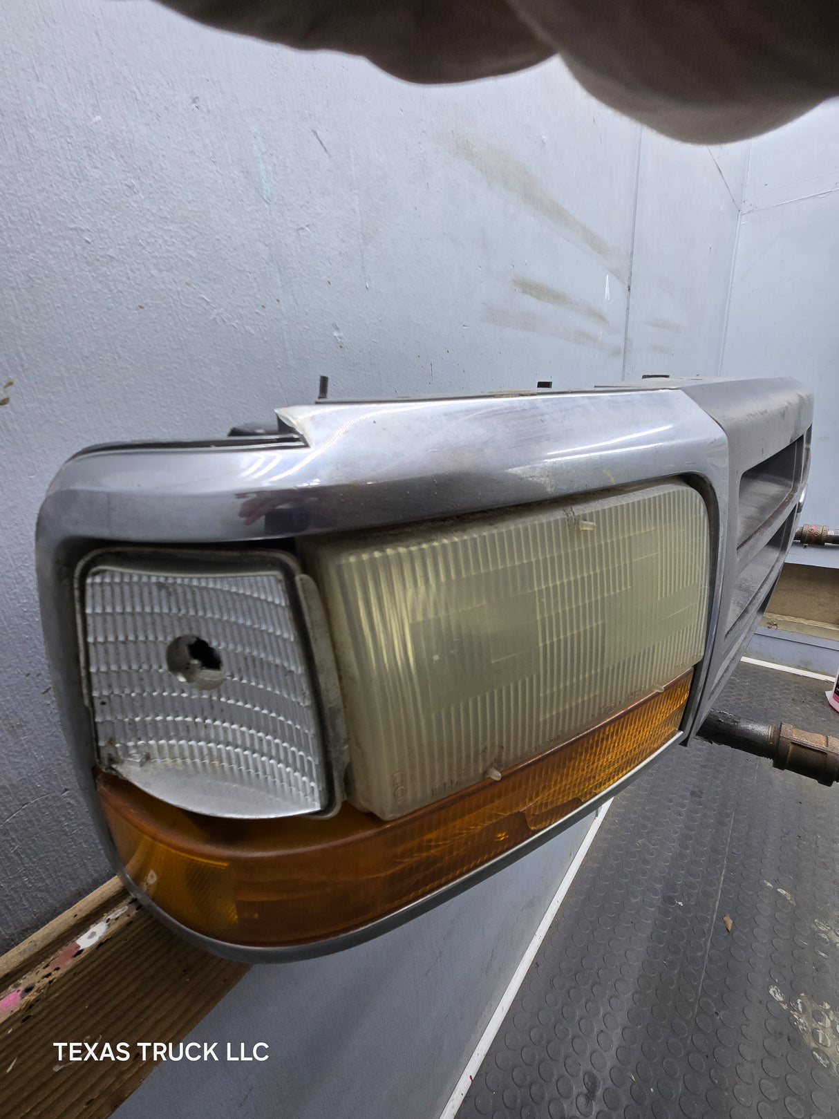 1992-1997 Ford F150 F250 F350 F450 F550 Grill With Headlights