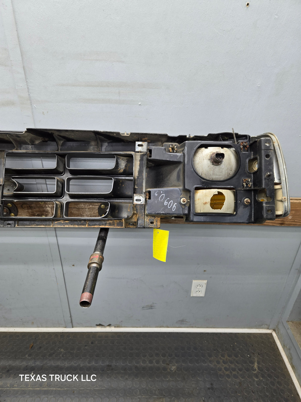 1992-1997 Ford F150 F250 F350 F450 F550 Grill With Headlights