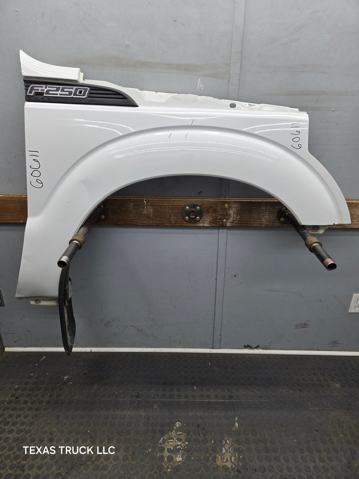 2011-2016 Ford Super Duty F250 F350 RH Passenger Side Front Fender Quarter Panel - Oxford White