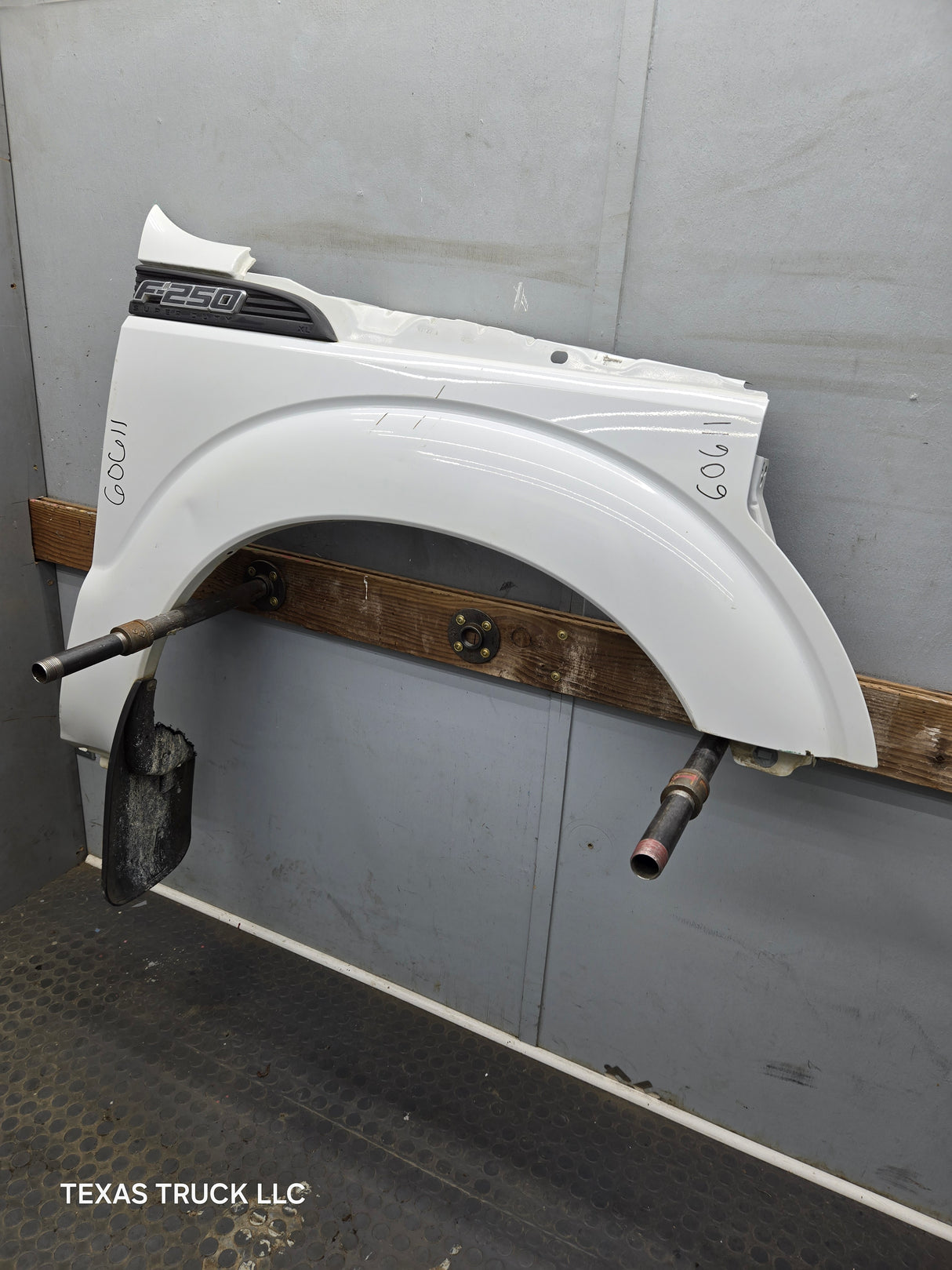 2011-2016 Ford Super Duty F250 F350 RH Passenger Side Front Fender Quarter Panel - Oxford White