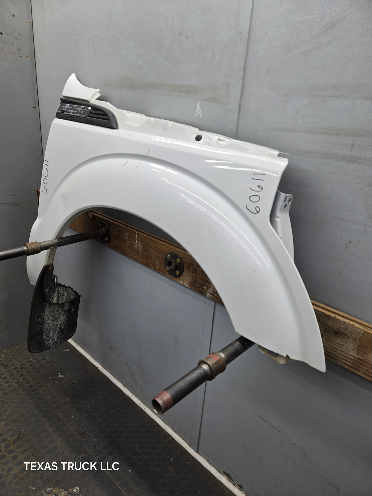 2011-2016 Ford Super Duty F250 F350 RH Passenger Side Front Fender Quarter Panel - Oxford White