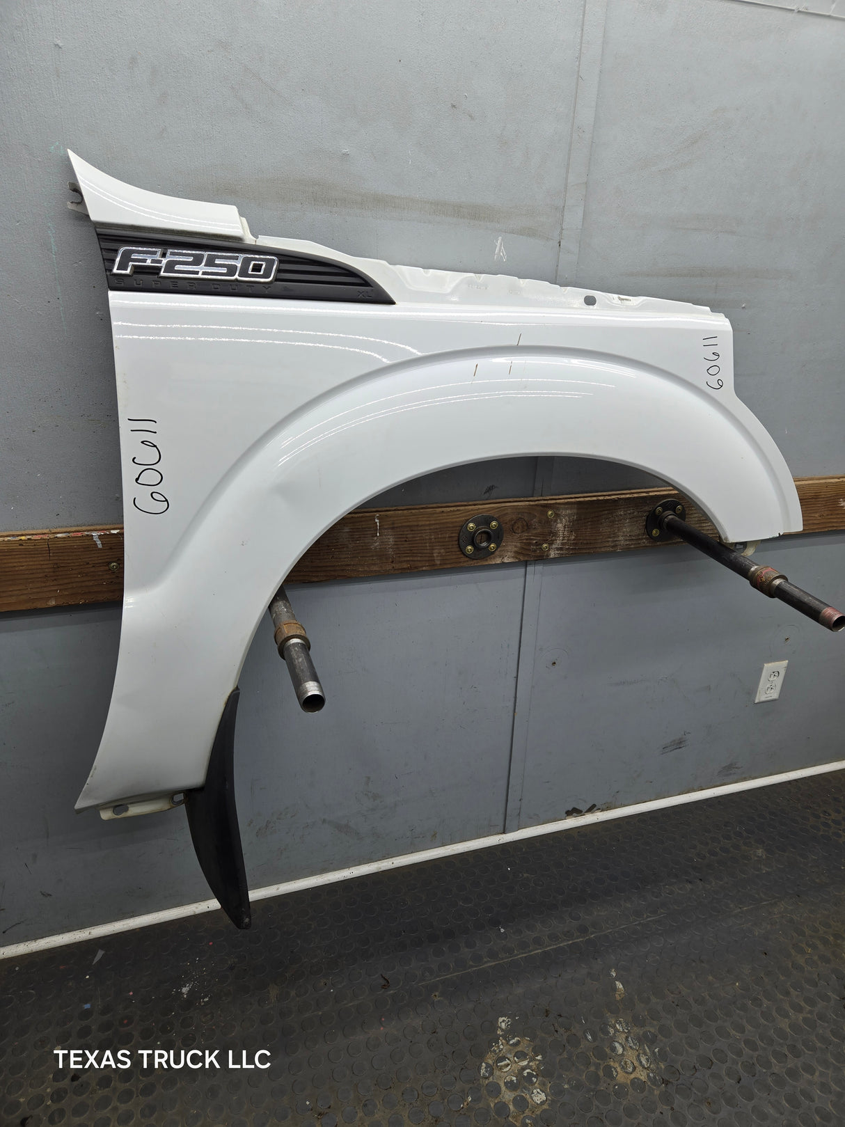 2011-2016 Ford Super Duty F250 F350 RH Passenger Side Front Fender Quarter Panel - Oxford White