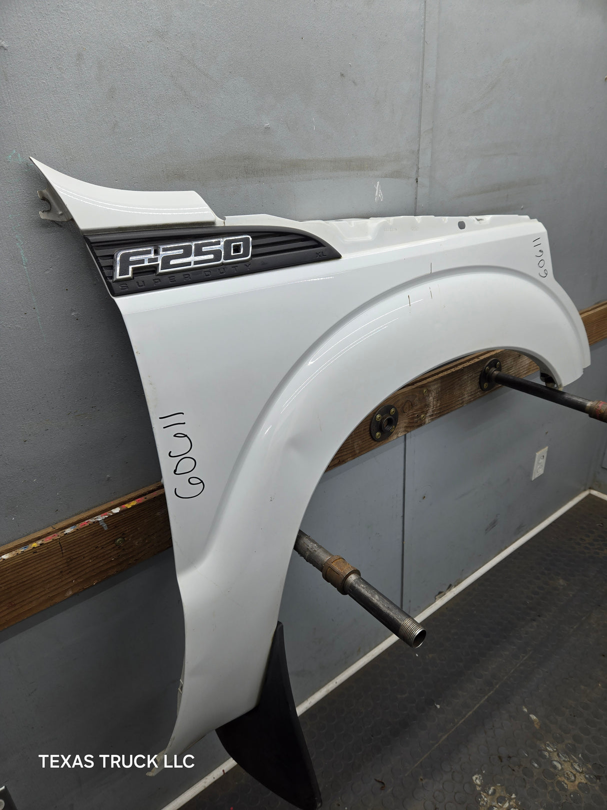 2011-2016 Ford Super Duty F250 F350 RH Passenger Side Front Fender Quarter Panel - Oxford White